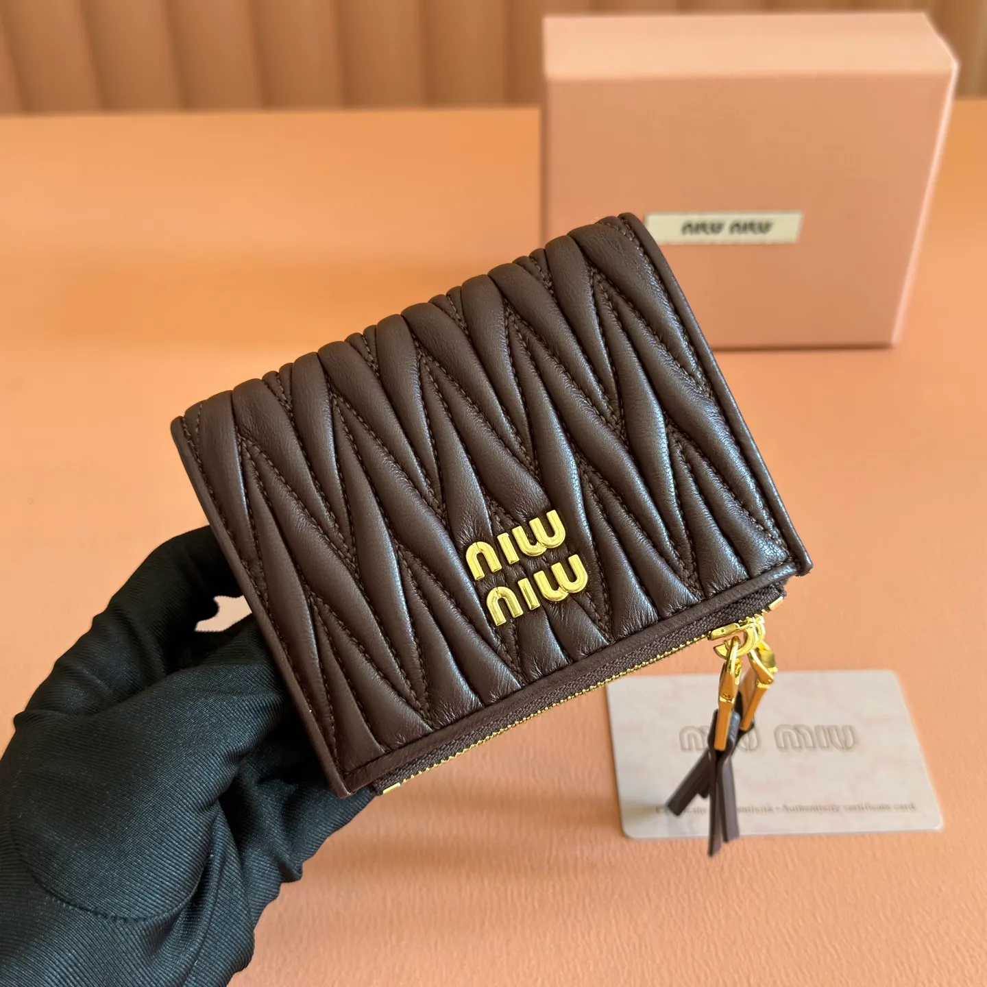 p540💋💋💋[Original configuration counter complete package] New version of the two-fold small wallet pocket wallet counter new small wallet 🔥 Model: 5MV017 is made of imported top-grade sheepskin inside and outside, with multiple card slots on both sides, double zipper compartment design on both sides, larger capacity, internal pressure 198A hundred-yuan notes, bank cards, coins, and change can be collected in it, highly practical, size: 11.5 X8 cm