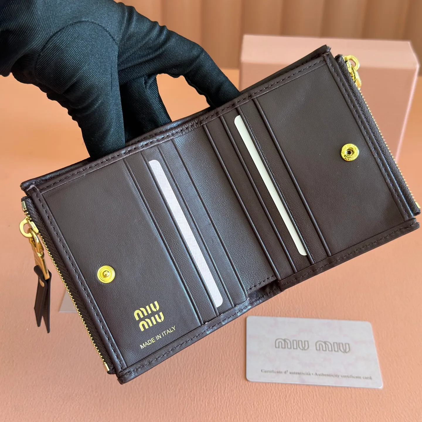 p540💋💋💋[Original configuration counter complete package] New version of the two-fold small wallet pocket wallet counter new small wallet 🔥 Model: 5MV017 is made of imported top-grade sheepskin inside and outside, with multiple card slots on both sides, double zipper compartment design on both sides, larger capacity, internal pressure 198A hundred-yuan notes, bank cards, coins, and change can be collected in it, highly practical, size: 11.5 X8 cm