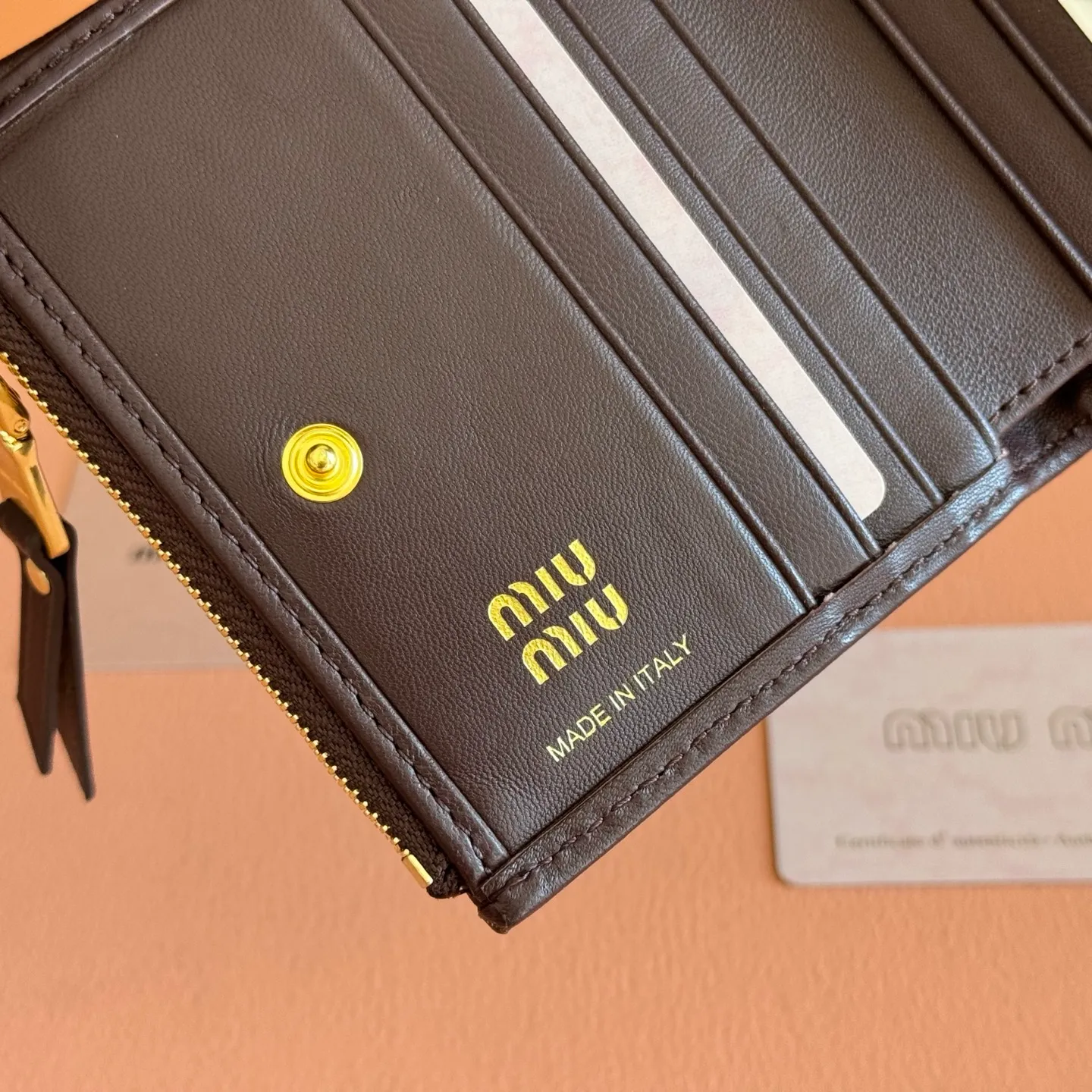 p540💋💋💋[Original configuration counter complete package] New version of the two-fold small wallet pocket wallet counter new small wallet 🔥 Model: 5MV017 is made of imported top-grade sheepskin inside and outside, with multiple card slots on both sides, double zipper compartment design on both sides, larger capacity, internal pressure 198A hundred-yuan notes, bank cards, coins, and change can be collected in it, highly practical, size: 11.5 X8 cm