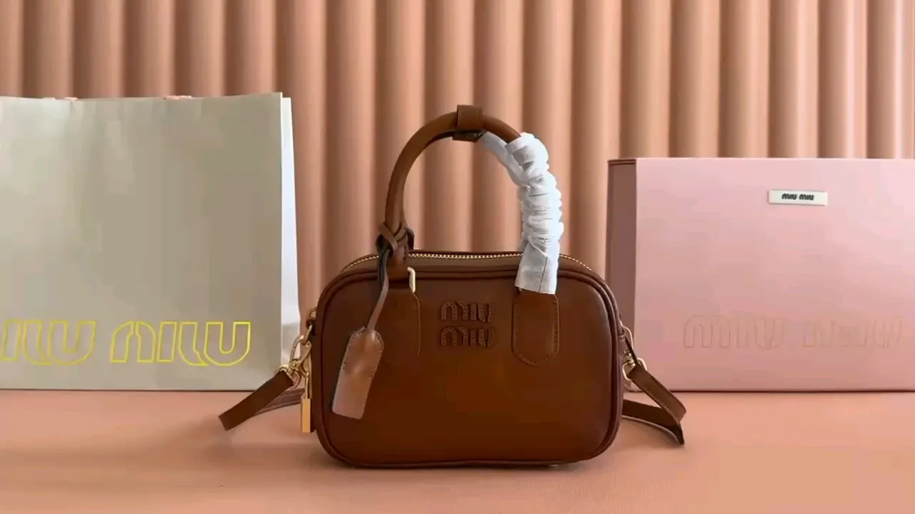 💋💋💋【New】Miu Wander Matelassé small crescent bag, retro brown/original leather shipped, 🐍Model: 5BC125, 5BB123, short combination video