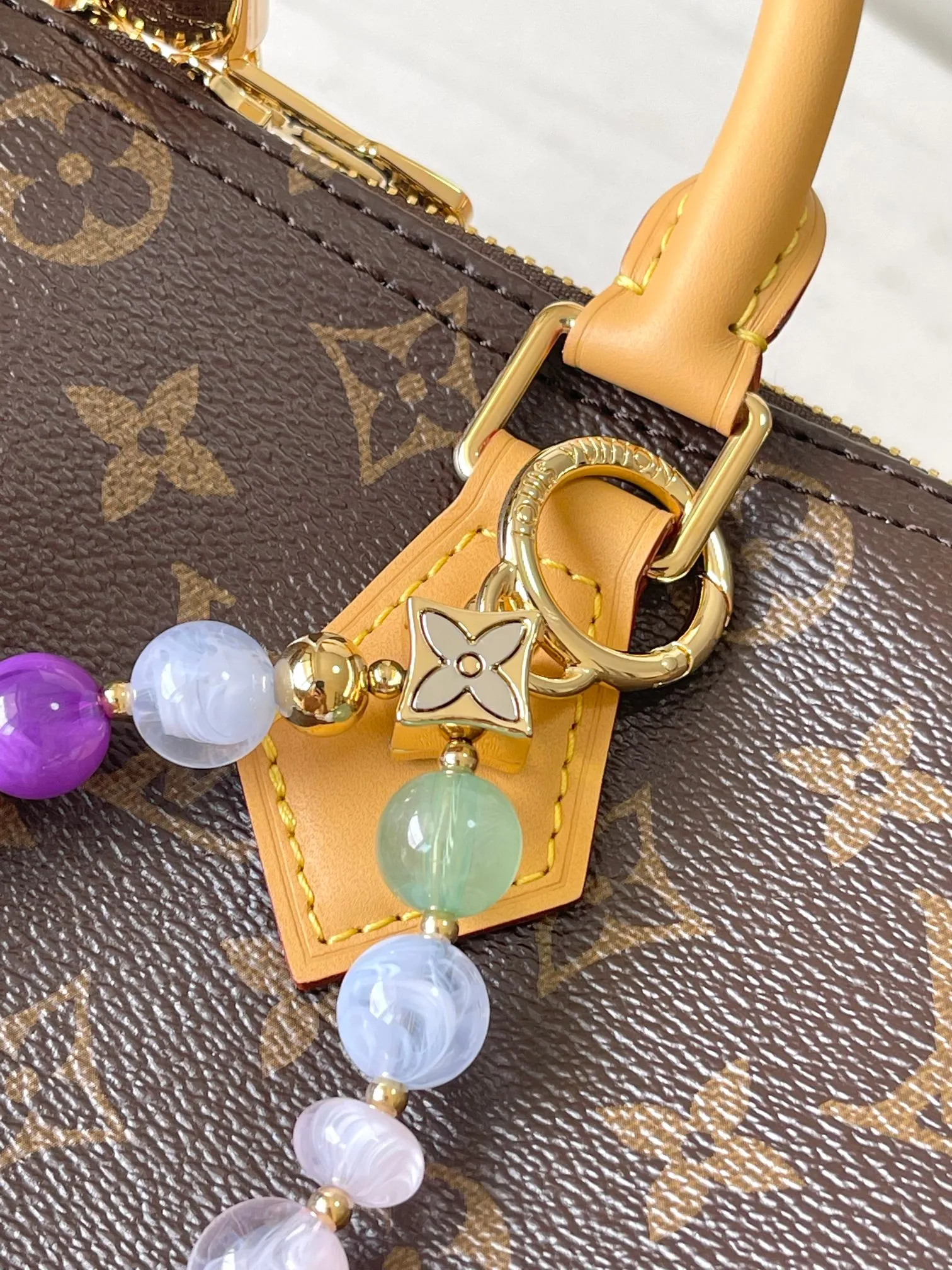 p1940 [Special grade MB163c chip version original leather] SPEEDY SOFT 30 LUCKY handbag Model: M15107 presbyopia Material: A-grade all-steel hardware, imported original fabric Packaging: full set of original duty-free MB packaging Size: 30x21x17cm