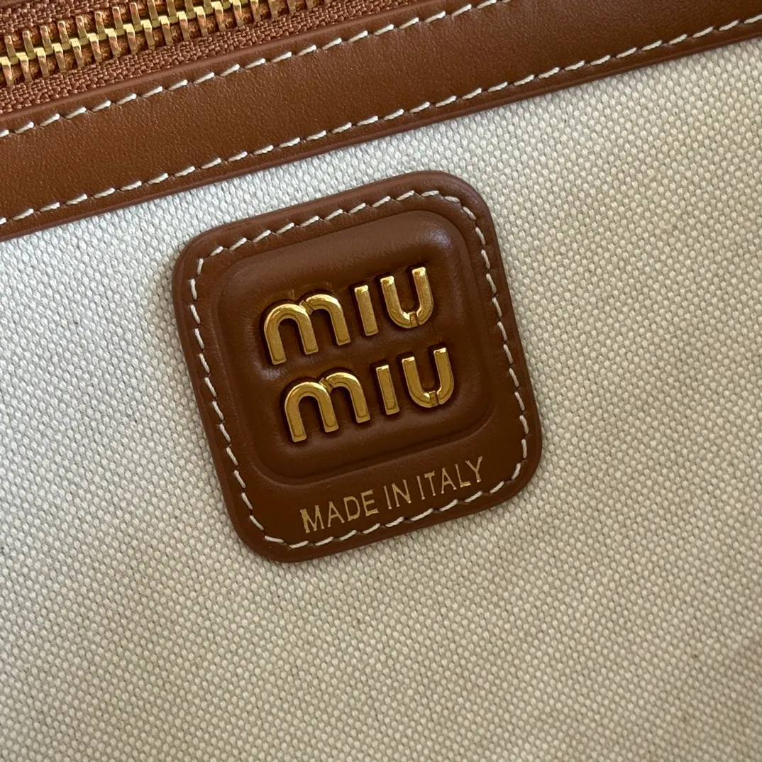 p1600💋💋💋 Equipped with a full set of packaging at the counter [Special grade hardware original leather] Beau denim color-blocked handbag/shoulder bag ~ brown stripe [new version briefcase] This Beau handbag is made of soft and smooth cow leather, with exquisite details such as gold-plated hardware and accessories, and the embossed letter logo highlights the classic style. Size: W34×H23×D10cm No.: _5BB117, 5bb163