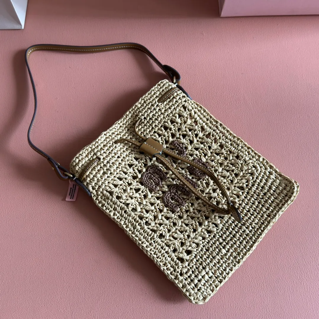 p1120💋💋💋【Full set of packaging at the counter】5ND016 new lucky bag woven bag, custom-made raffia imported from Japan, non-common PP grass on the market, the material is the same, the overall bag is small and exquisite, with leather shoulder strap for better practicality, it can be carried in the hand or under the armpit when going out in summer, size: 20 X 23 cm