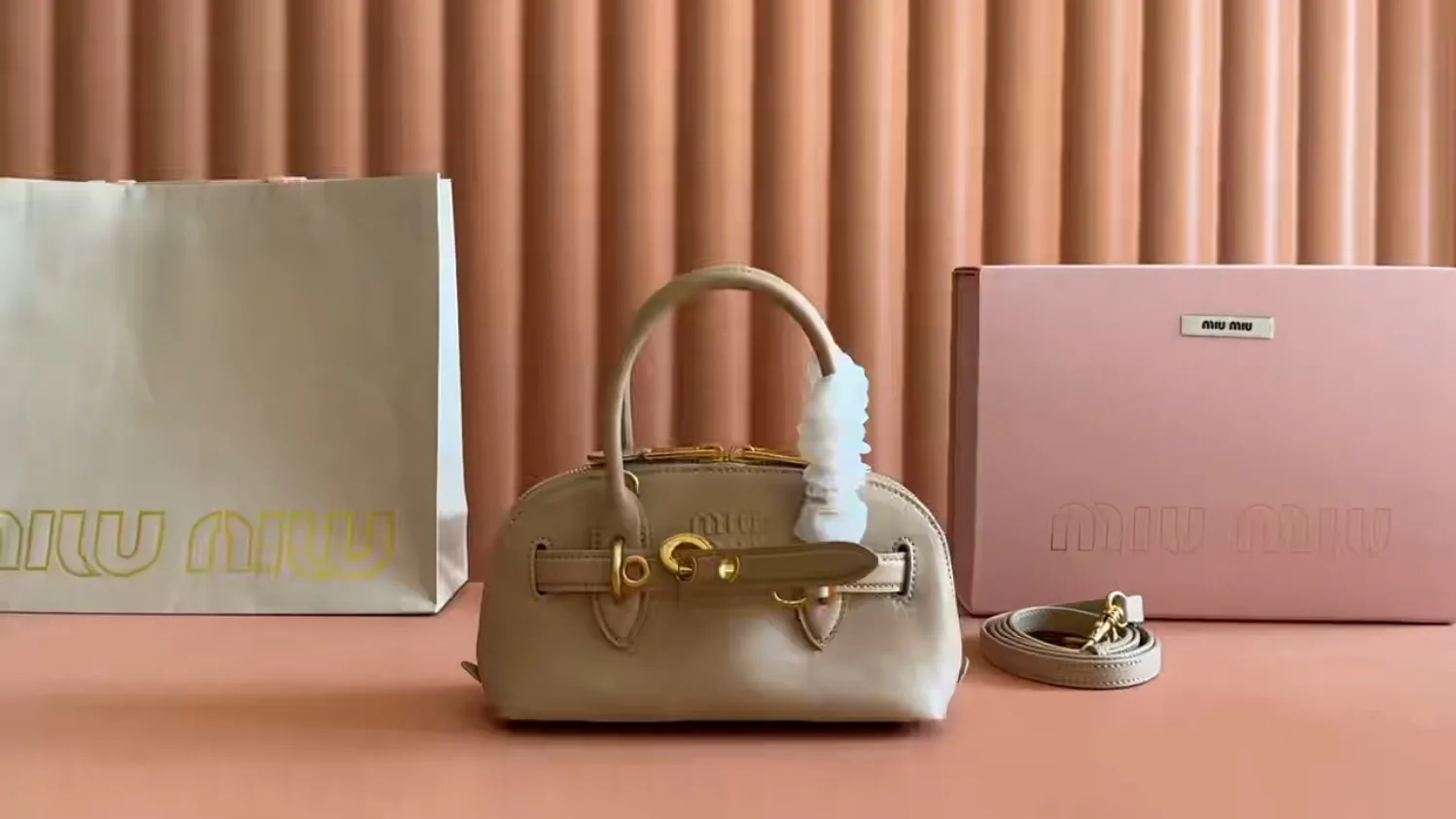 p1640💋💋💋【Full set of counter packaging】Aventure Nappa sheepskin leather handbag/crossbody bag～Mini 21cm Size: W21×14.5×8.5cm【Mini】No.: MM0_5BP180 MM model picture