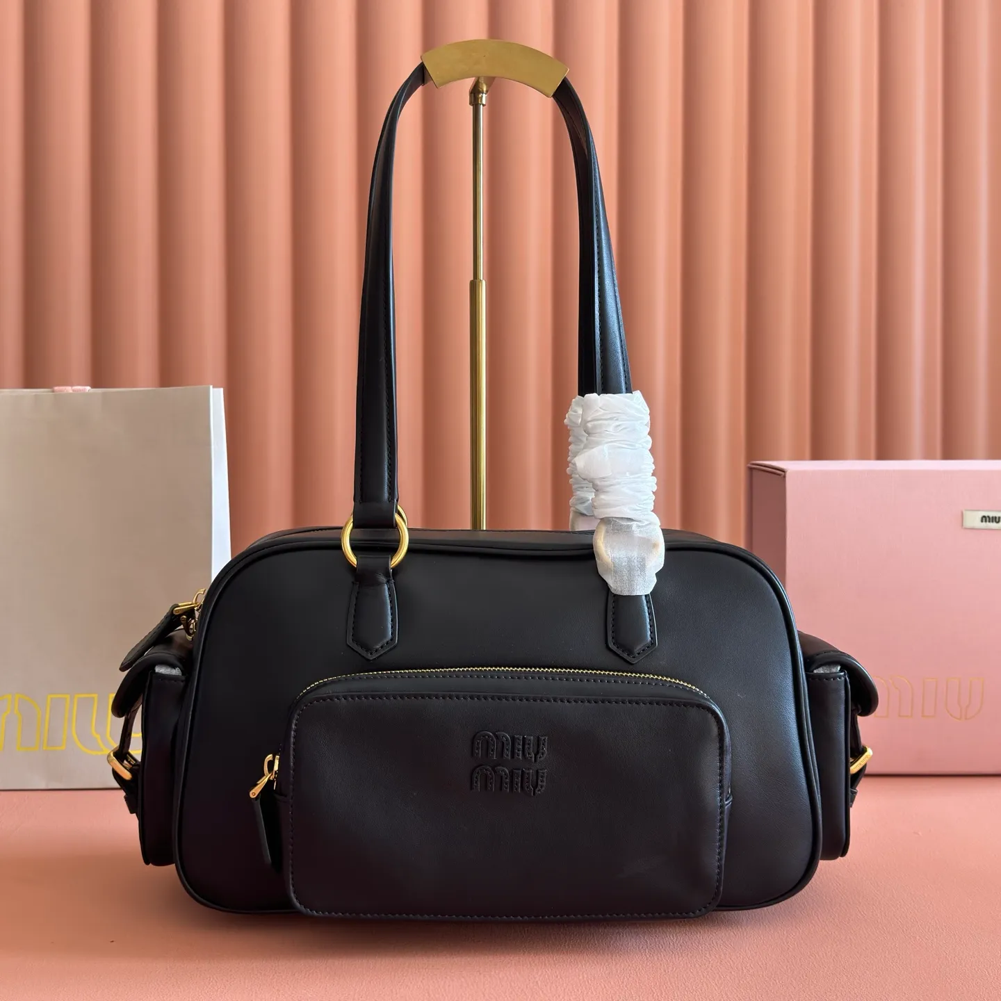 p2200💋💋💋【Full set of counter packaging】5BB179, Miu's new special style second-hand motorcycle bag, made with ultra-heavy craftsmanship, exquisite and soft distressed rubbed lambskin, showing a versatile retro style, multi-pocket elements and exquisite hardware accessories highlight texture and practicality, continuing Miu is eclectic, bold and innovative, with a lazy yet natural and free style. It has a distinctive personality and can handle various styles. It is an excellent choice for work, commuting and traveling. The capacity is quite light. Size: 32X19 X14 cm