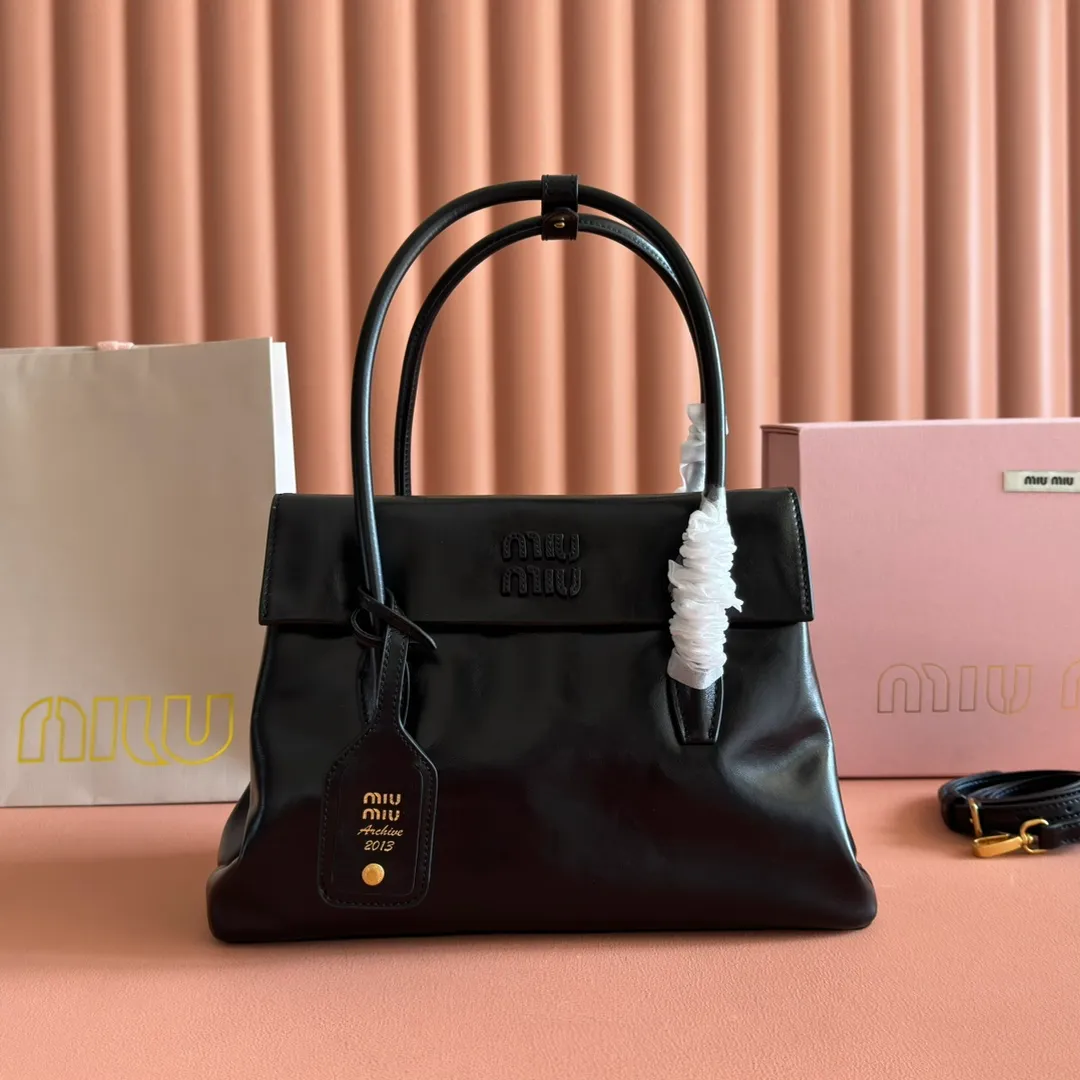 💋💋💋【Full package with counter】Glossy cow leather Solitaire medium handbag 5ba302