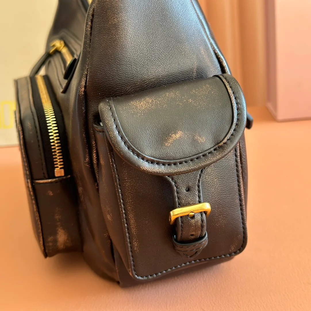 p2200💋💋💋【Full set of packaging at the counter】𝗠𝗶𝘂 𝗠𝗶𝘂 𝗣𝗼𝗰𝗸𝗲𝘁Motorcycle bag This MIU pocket bag is so big that even a rich family’s daughter is carrying it! Full leather inside and out, the leather is very soft and feels super good. The Tori zipper + three-dimensional pockets are retro and can be carried in one bag under the arm to unlock two ways of carrying it. Fashionable girls, please plant this motorcycle bag! Size: 38cm long (measured including the 2 side pockets, 33cm excluding it) Style number: 5BC189 vintage brown Dimensions: length 38×width 14×height 20cm