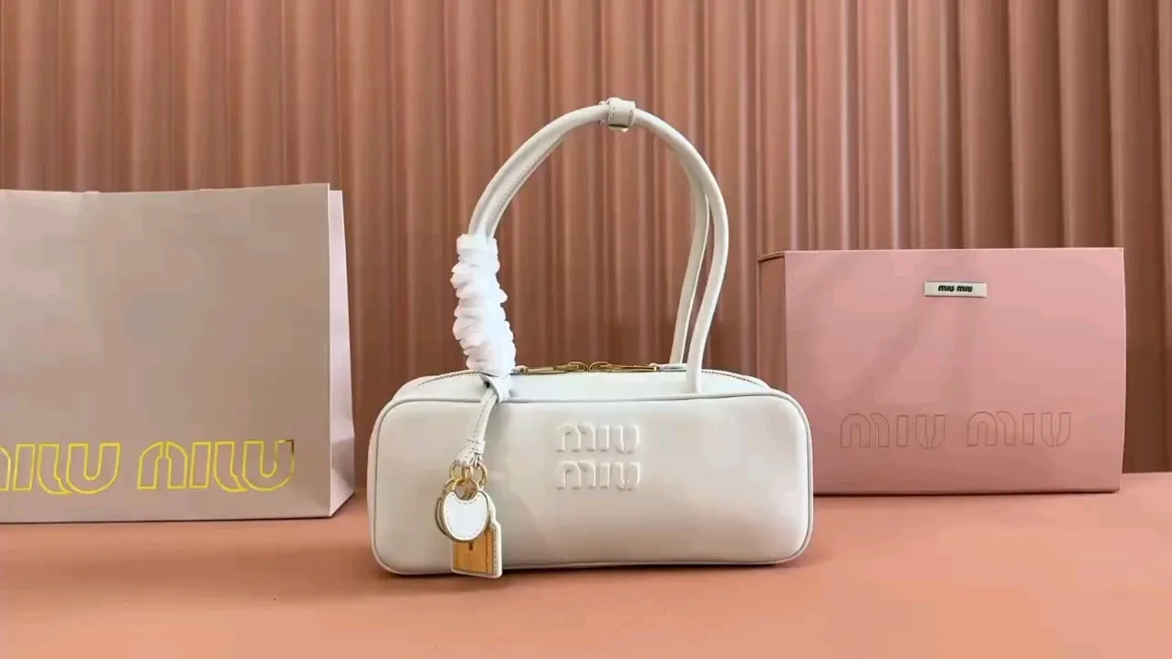 💋💋💋【New Product】Miu’s popular 👉Beau leather handbag has been shipped. Four colors/original leather is shipped! 🐲Model: 5BB173, combined short video