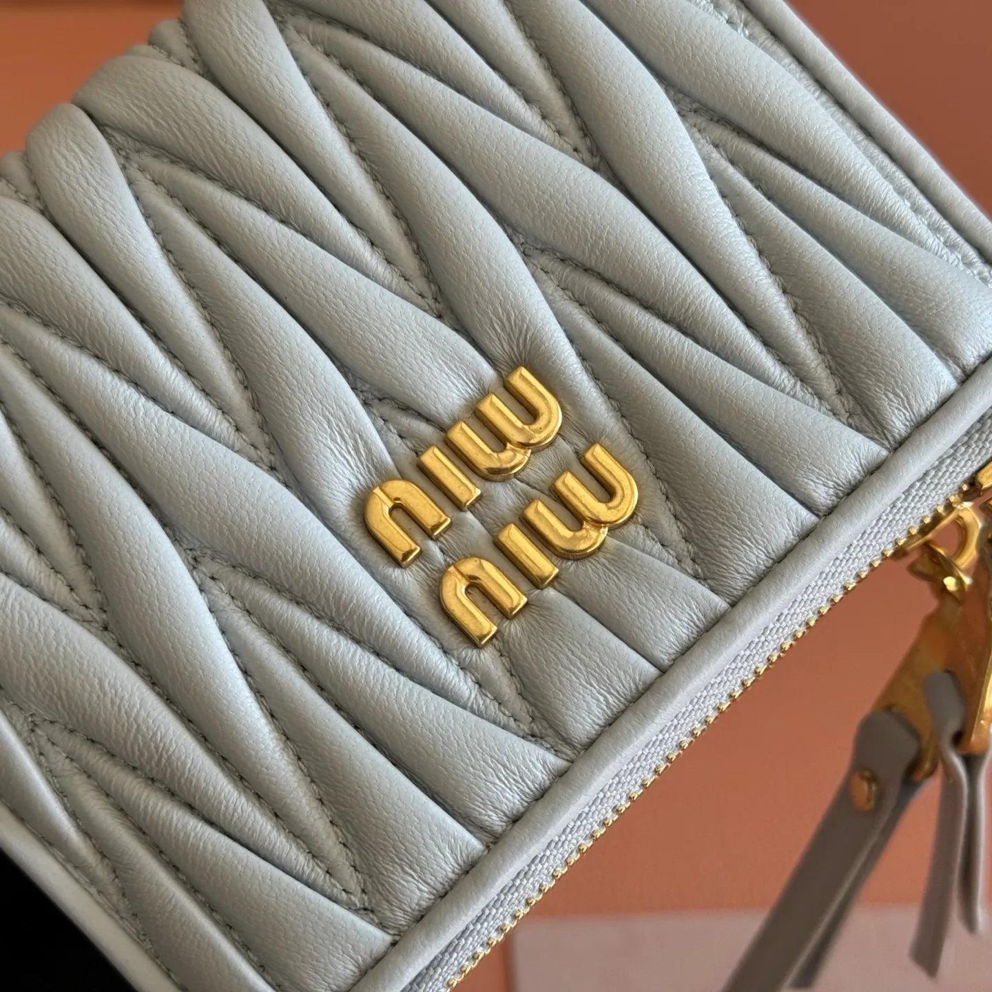 p540💋💋💋[Original configuration counter complete package] New version of the two-fold small wallet pocket wallet counter new small wallet 🔥 Model: 5MV017 is made of imported top-grade sheepskin inside and outside, with multiple card slots on both sides, double zipper compartment design on both sides, larger capacity, internal pressure 198A hundred-yuan notes, bank cards, coins, and change can be collected in it, highly practical, size: 11.5 X8 cm