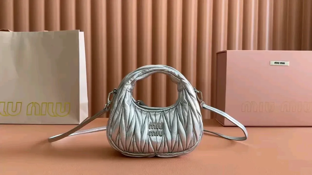 💋💋💋 Equipped with a full set of packaging at the counter [Super Grade Hardware Original Leather] Wander Matelasse Sheep Leather Hobo Mini Handbag/Crossbody Bag～Sheepskin Size: W17.5×H14×D5.5cm Number: 5BP156
