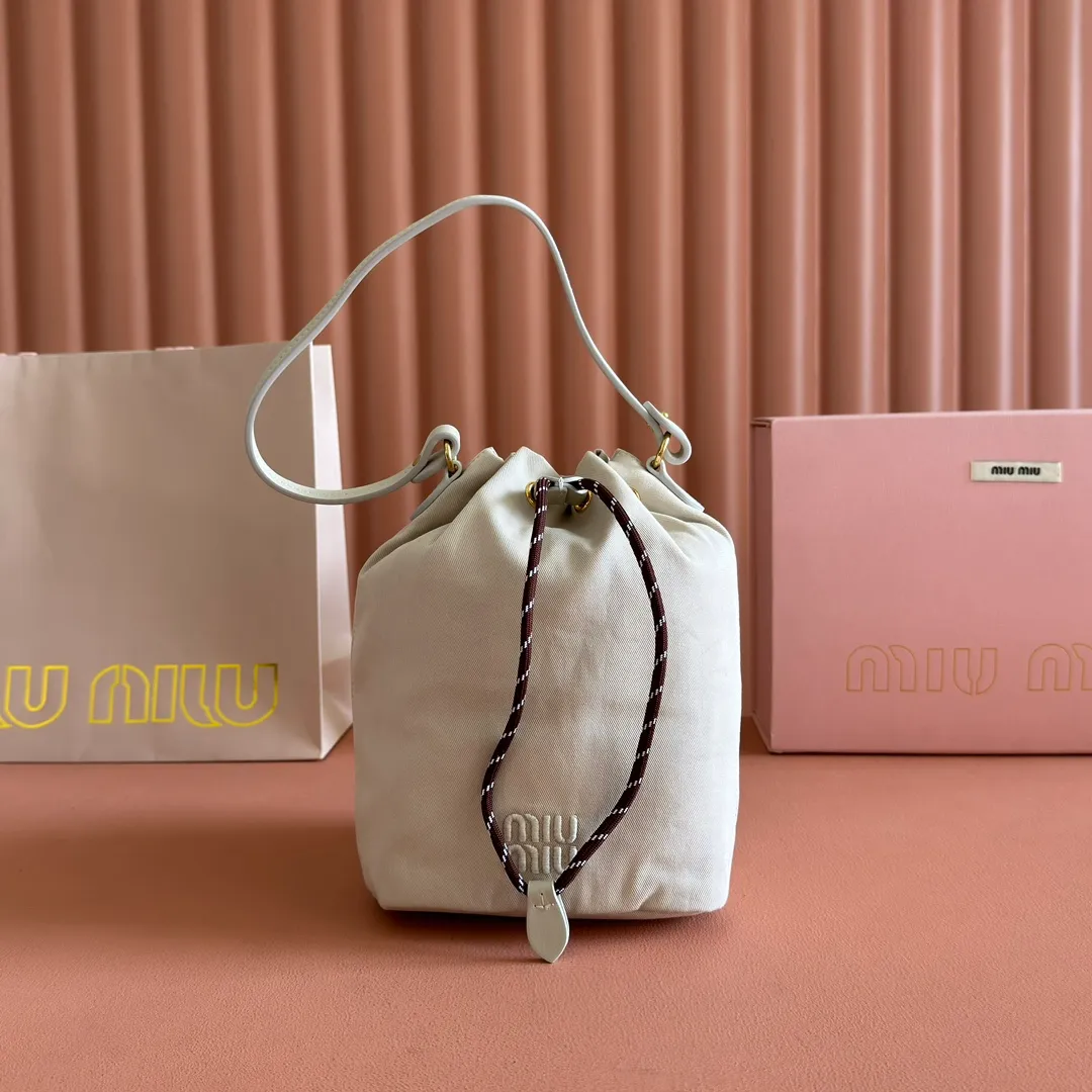 p960💋💋💋 [Configured with full package at the counter] 5NR038, new canvas bucket bag, made of twill waterproof canvas fabric, high-end and practical texture, iconic embroidered micro-label on the front, unique colorful woven drawstring at the bag mouth, the absolute best value for money, can be carried by hand or under the armpit, and you can also wear it with a shoulder strap according to your personal preference, casual and versatile, forged lining, ultra-light, excellent capacity Dimensions: 16 X22.5 X10.5 cm