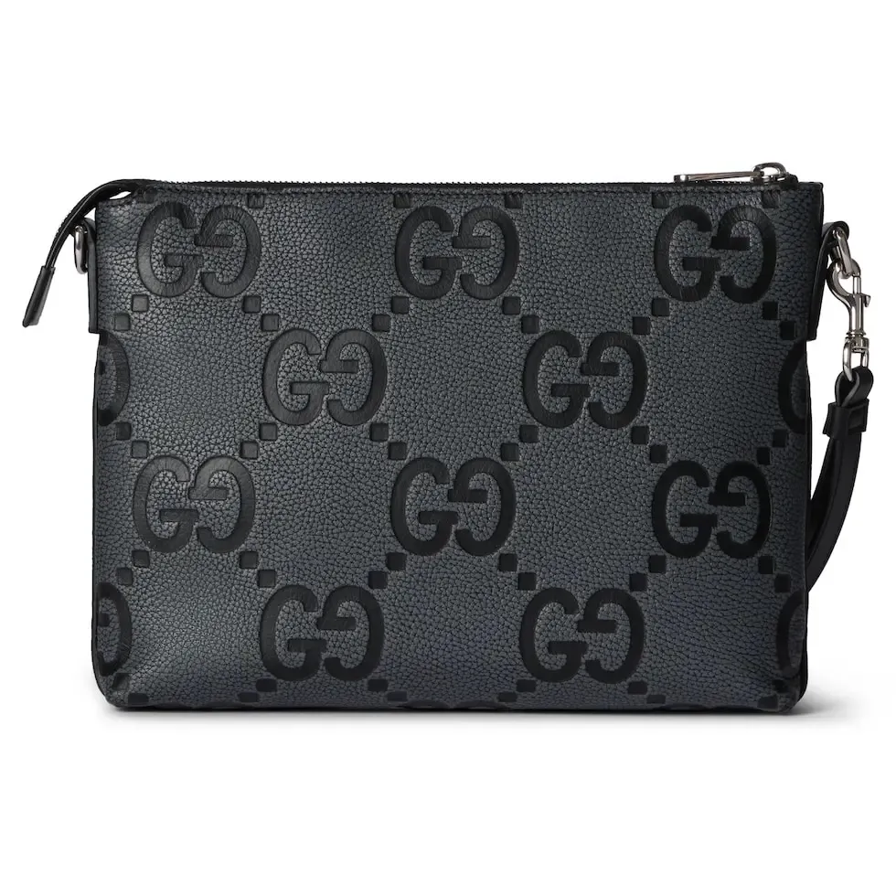 p1140. 💕"With full set of original counter packaging" 💕[New Product] The 2025 early spring series continues the super double G design, with ingenuity and new grain texture. As a new interpretation of the initials of Mr. Guccio Gucci, the double G pattern is presented in an oversized size to create an enduring charm of the brand logo. Crafted from classic calfskin, this gray and black messenger bag features an interior zip pocket and a multifunctional shoulder strap. Gray and black Super Double G grained calfskin Black calfskin piping Cotton and linen blend lining Interior: 1 zipped pocket Shoulder strap drop 57cm Zipper closure Ref.: 696009. Dimensions: 31cm (width) x 24.5cm (height) x 5cm (depth) Color: gray pebbled/original leather. Made in Italy
