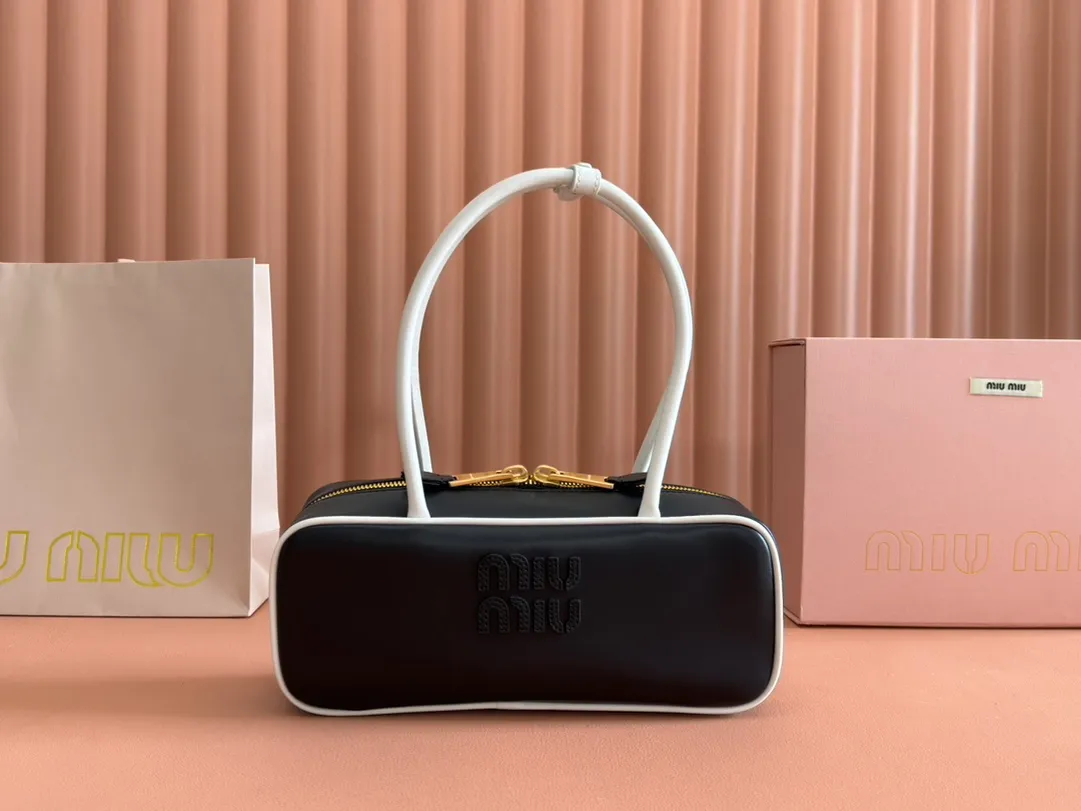 💋💋💋 Equipped with a full set of packaging at the counter [special grade hardware original leather] Beau cow leather color matching handbag ~ handbag/shoulder bag ~ black with white 5bb173