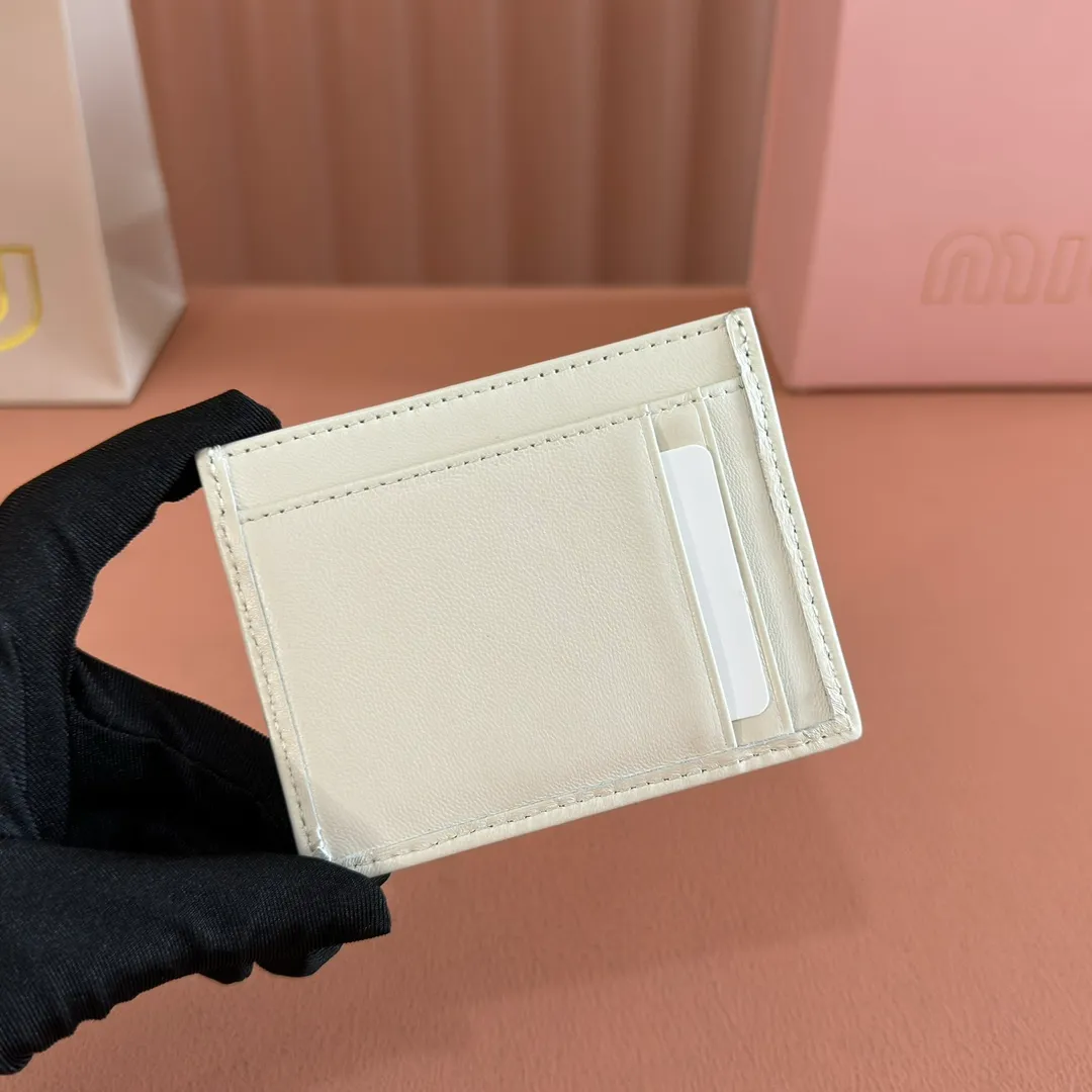 p420. 💋💋💋【Configured with full set of counter packaging】🔥 The latest version of MM cket wallet new card holder, 💗💗 5MV976 white The latest series of card holders in the counter, small and exquisite, double-sided card slots, practical and fashionable design 🔥 Made of top imported lambskin 🎉
