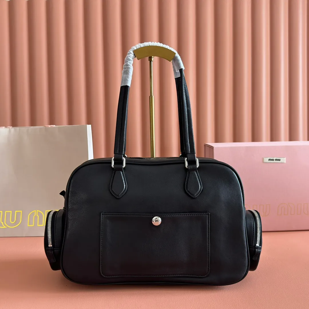 p2500💋💋💋【Premium Hardware Original Leather】Adventure Nappa Sheep Leather Handbag/Shoulder Bag～Brown This handbag combines soft Nappa sheep leather with a work style pocket. Decorated with an embossed monogram logo for an added signature touch.  Size: W32×H22×D14cm No.: 5BB159