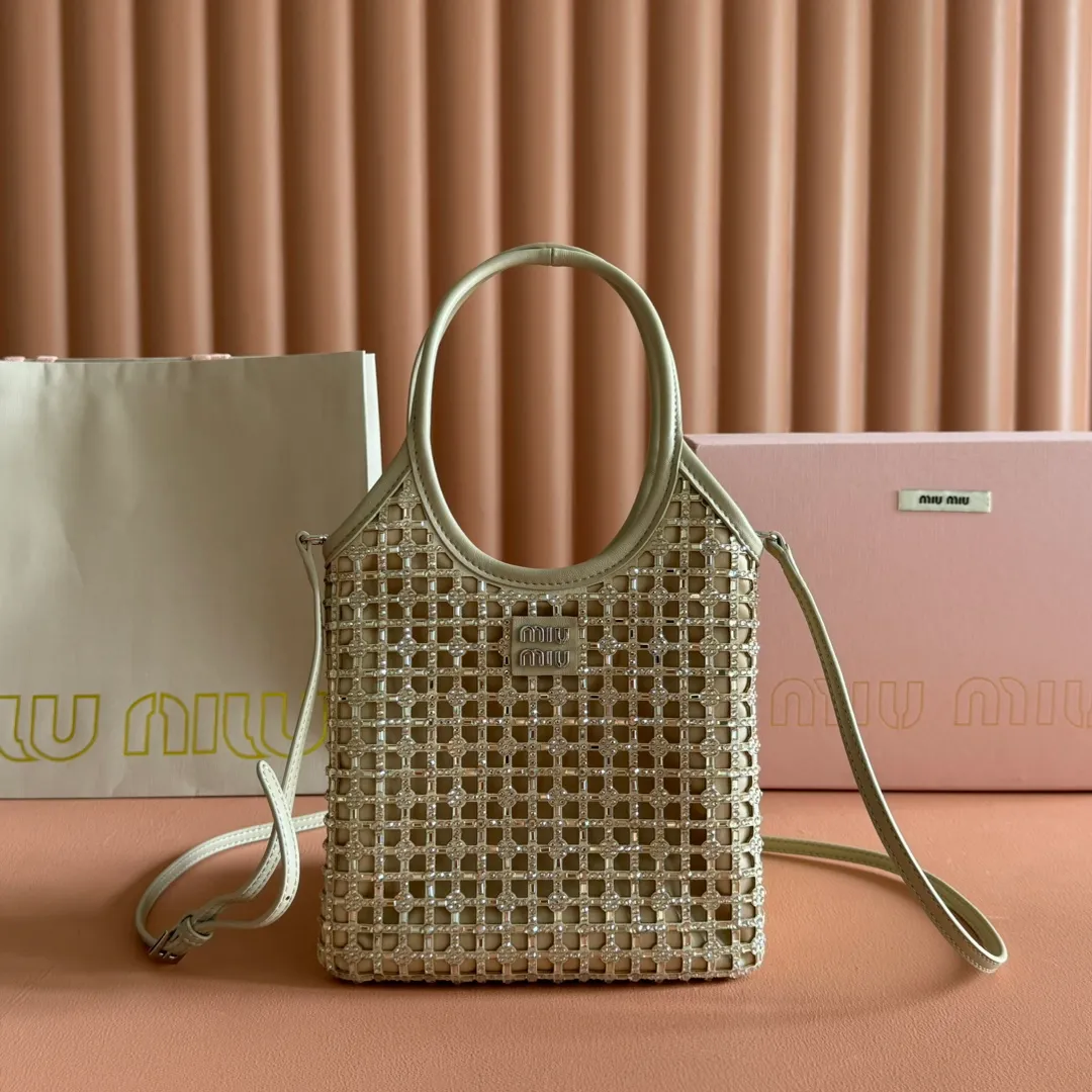 p1360💋💋💋【Full set of counter packaging】5BA281 diamond bag. This handbag is covered with a geometric pattern composed of artificial crystals. The details are exquisite. The classic letter logo adds unique style and recognition. It is equipped with a detachable and adjustable long leather shoulder strap for better practicality. Steel hardware, satin lining, with patch pockets. Size: 20 cm X 24 cm