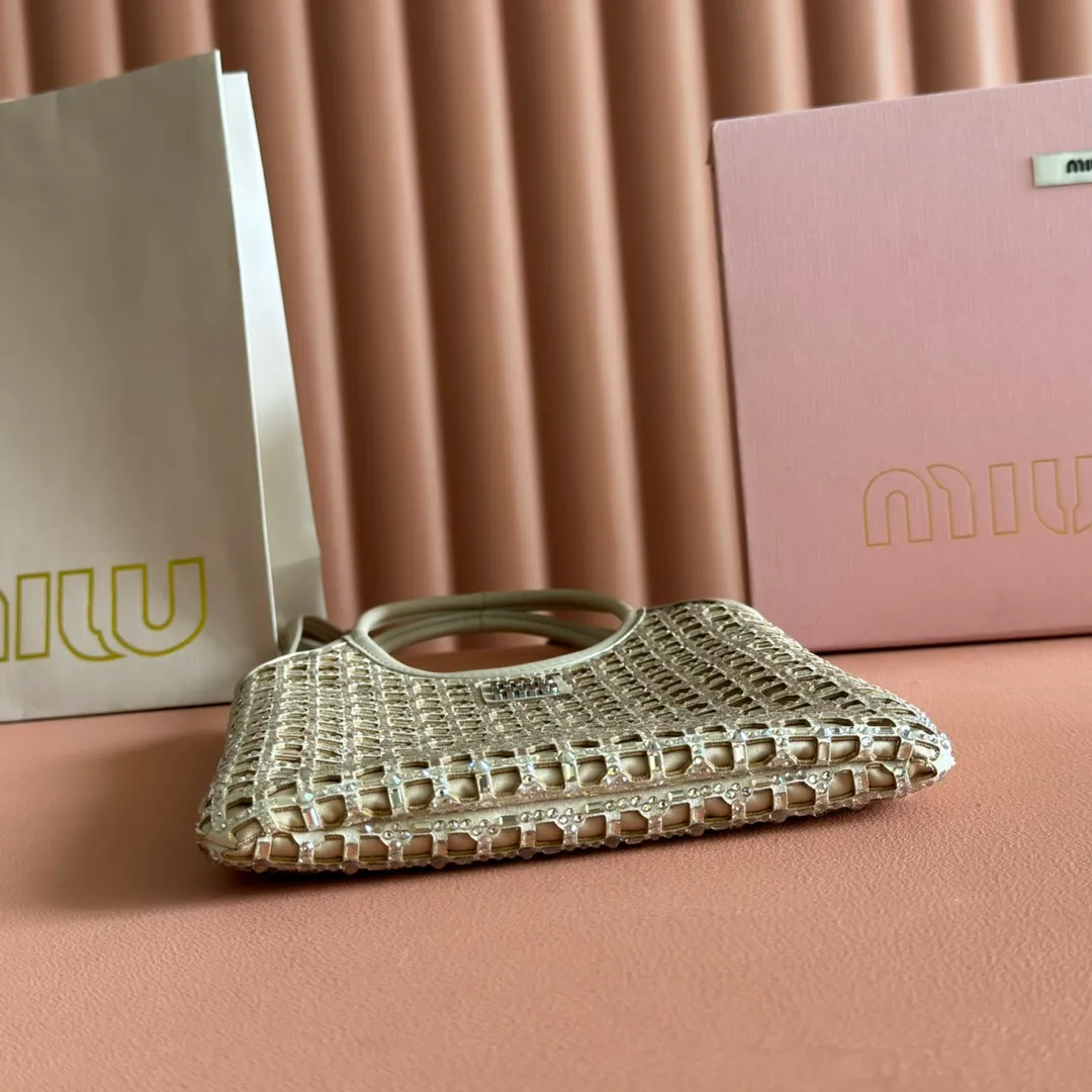 p1360💋💋💋【Full set of counter packaging】5BA281 diamond bag. This handbag is covered with a geometric pattern composed of artificial crystals. The details are exquisite. The classic letter logo adds unique style and recognition. It is equipped with a detachable and adjustable long leather shoulder strap for better practicality. Steel hardware, satin lining, with patch pockets. Size: 20 cm X 24 cm