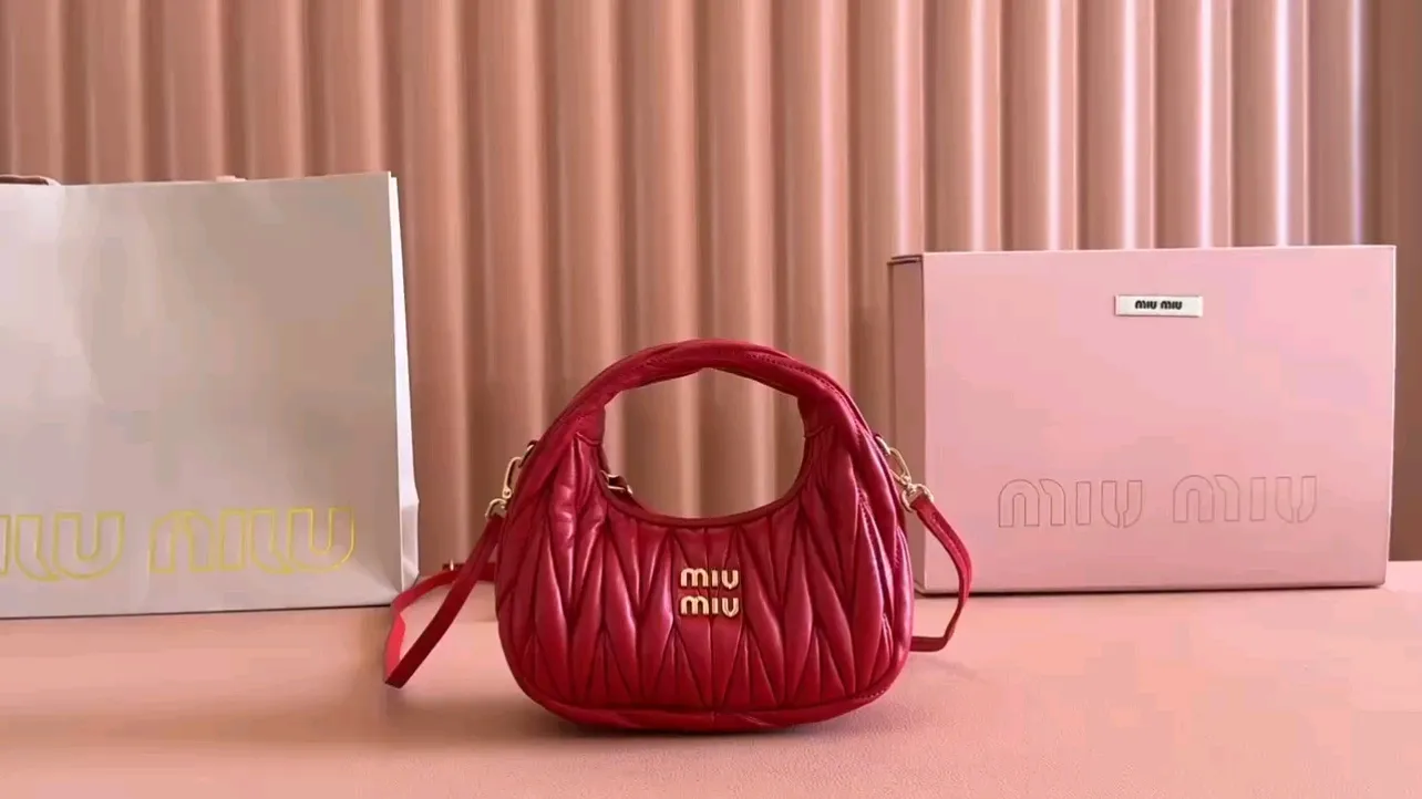 💋💋💋 Equipped with a full set of packaging at the counter [Super Grade Hardware Original Leather] Wander Matelasse Sheep Leather Hobo Mini Handbag/Crossbody Bag～Sheepskin Size: W17.5×H14×D5.5cm Number: 5BP156