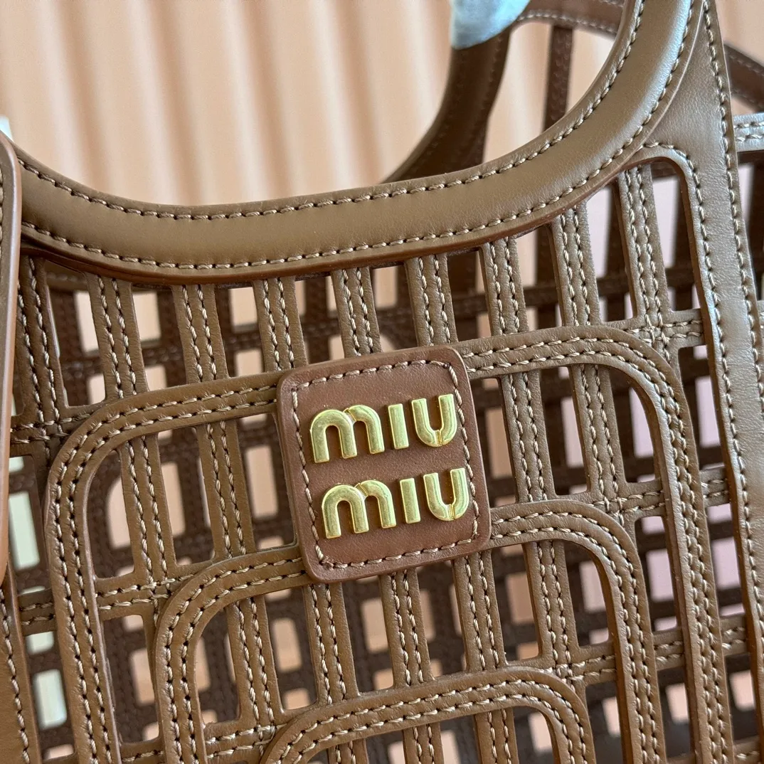 p2560💋💋💋【Full set of packaging at the counter】5BA293MIUMI^ A girl's summer encounter, meet the best version of yourself with a bag. This summer, the romance and rebellion of the limited new vegetable basket are still exciting. The soft hollow calfskin mesh pattern combines retro charm and modern style, making it an ideal choice for summer! Large size: base length 40x height 21x width 15.5cm