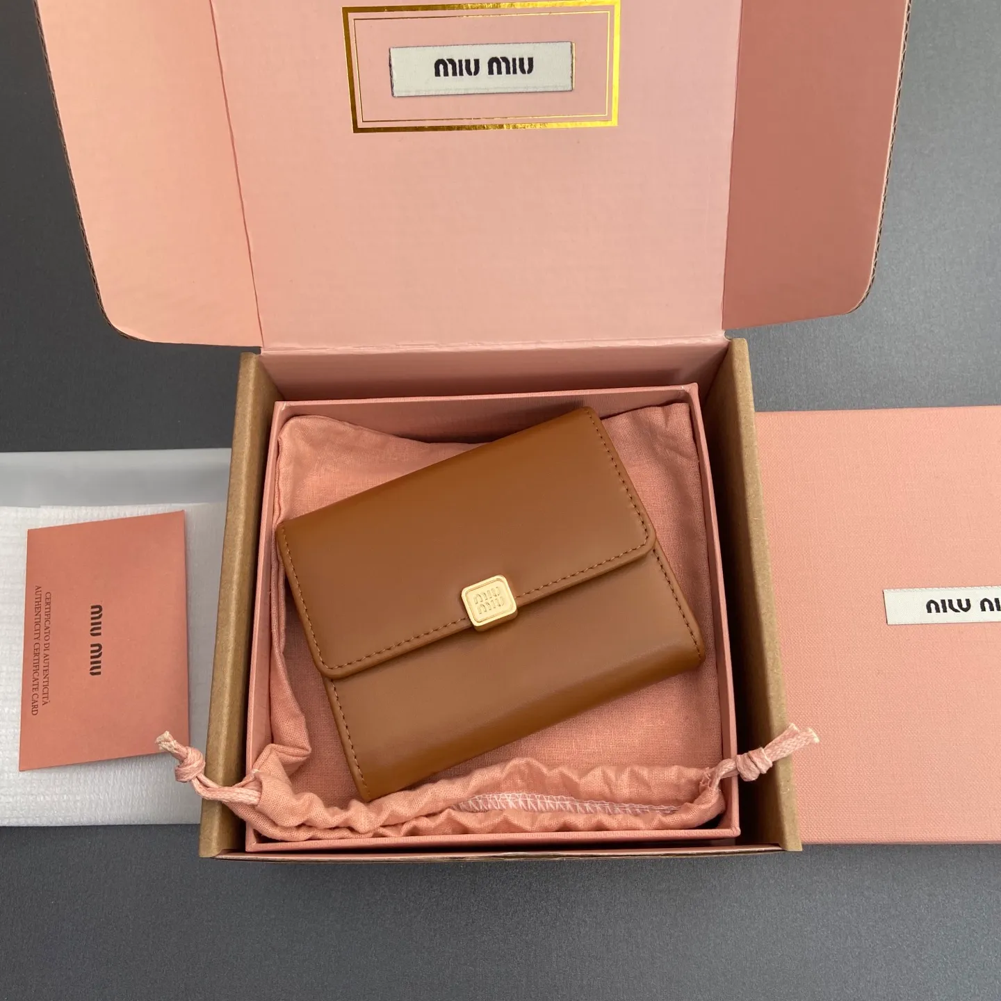 [Special grade hardware original leather] ¥600 ~ Imported cowhide wallet ~ Cognac color - Snap button closure - Metal letter logo - 2 card slots - 1 banknote compartment - 1 coin pocket - Lined Size: w11.5×h10.2×2cm No.: 5MH033_ MM0240