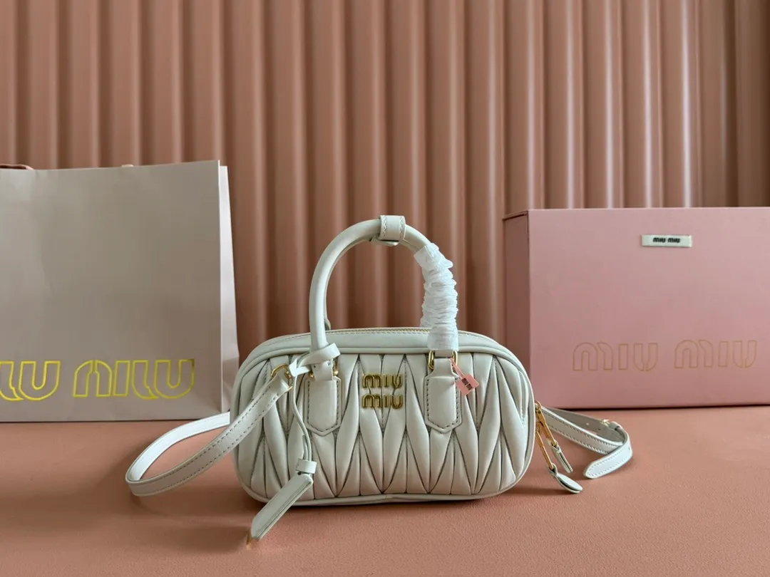 💋💋💋[Equipped with full counter packaging, premium hardware and original leather] Arcadie sheepskin mini (19cm) bowling handbag/crossbody bag~