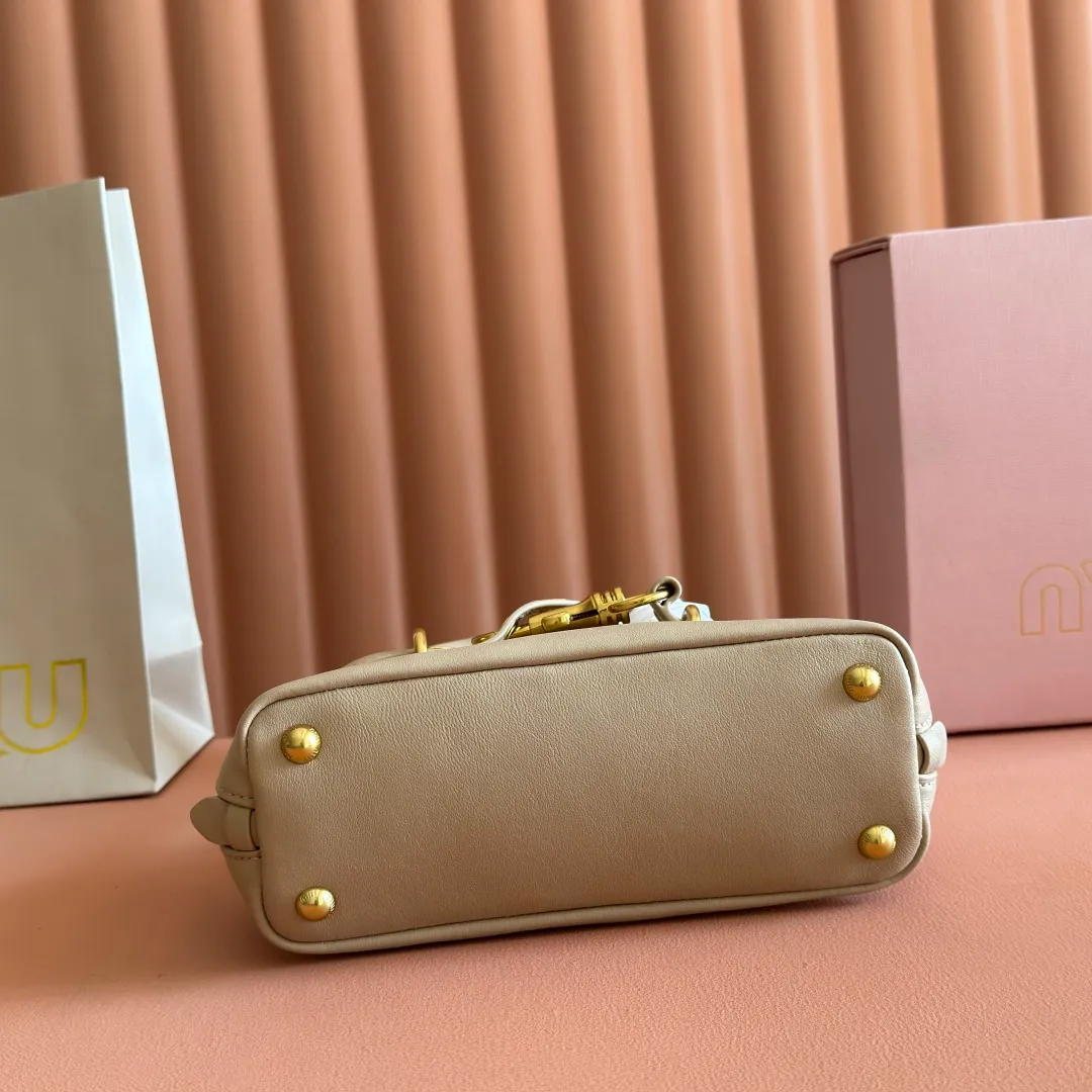 p1640💋💋💋【Full set of counter packaging】Aventure Nappa sheepskin leather handbag/crossbody bag～Mini 21cm Size: W21×14.5×8.5cm【Mini】No.: MM0_5BP180 MM model picture