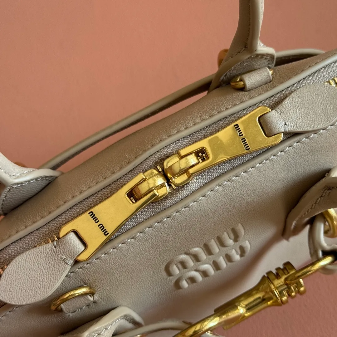 p1640💋💋💋【Full set of counter packaging】Aventure Nappa sheepskin leather handbag/crossbody bag～Mini 21cm Size: W21×14.5×8.5cm【Mini】No.: MM0_5BP180 MM model picture