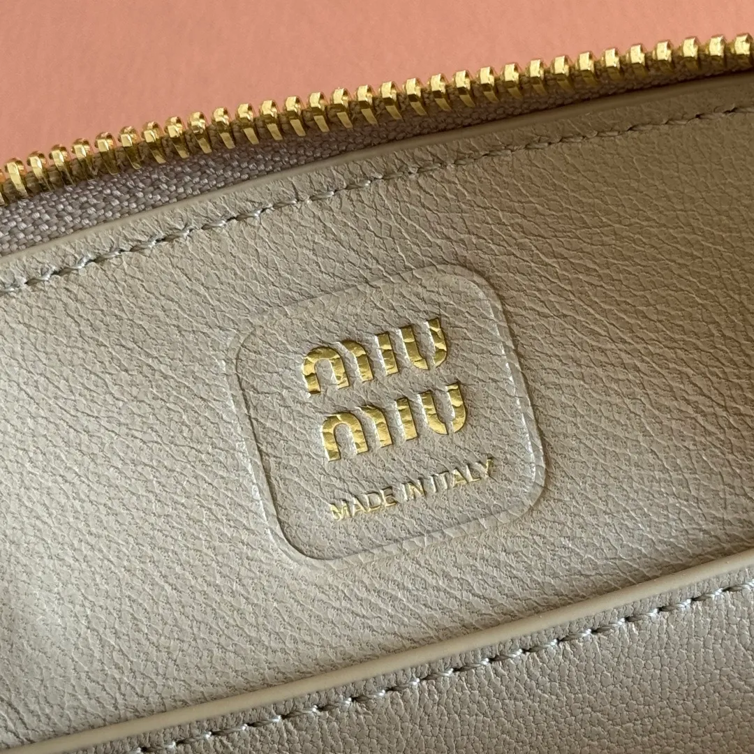 p1640💋💋💋【Full set of counter packaging】Aventure Nappa sheepskin leather handbag/crossbody bag～Mini 21cm Size: W21×14.5×8.5cm【Mini】No.: MM0_5BP180 MM model picture