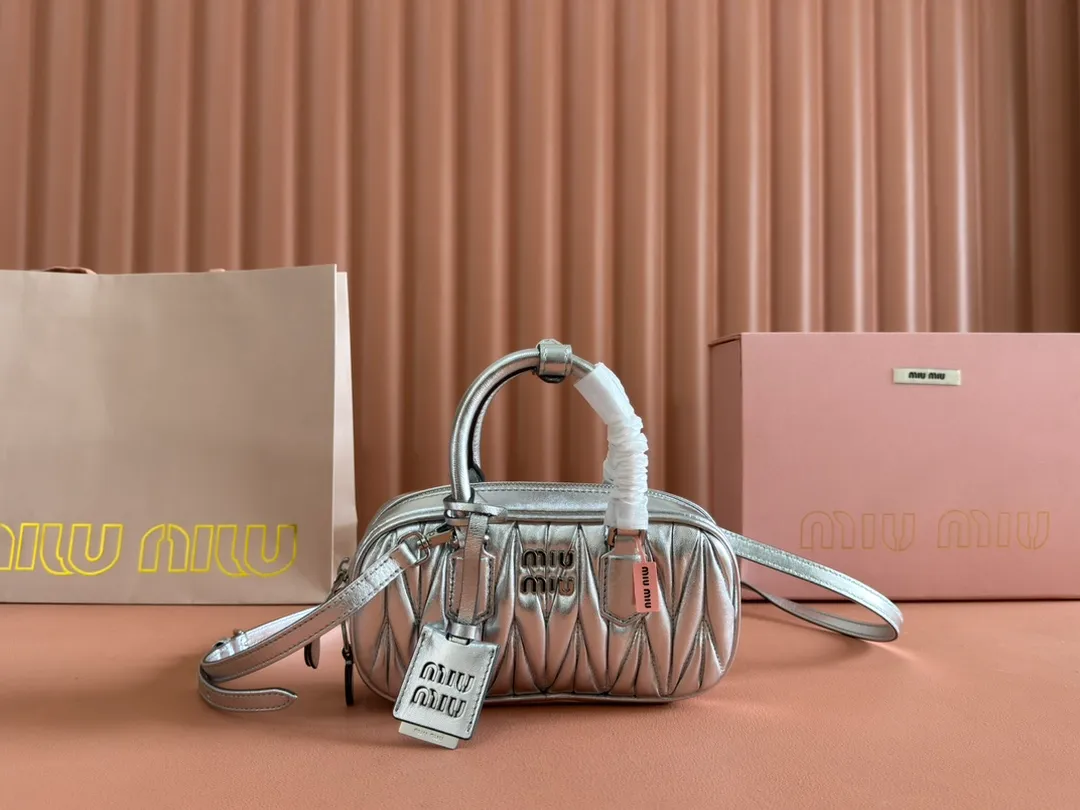 💋💋💋[Equipped with full counter packaging, premium hardware and original leather] Arcadie sheepskin mini (19cm) bowling handbag/crossbody bag~