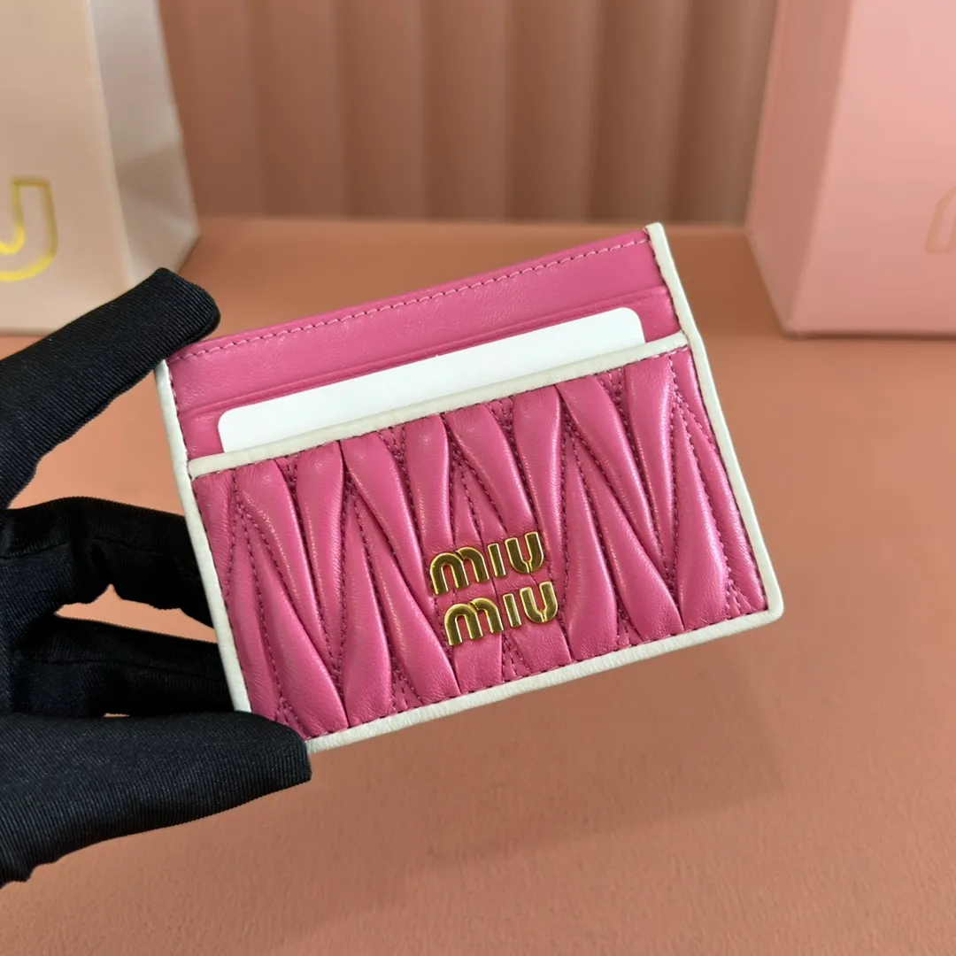 p420. 💋💋💋【Configured with full set of counter packaging】🔥 MM latest version cket wallet new card holder, 💗💗 5MC076 pink and white, the latest series of card holders in the counter, small and exquisite, double-sided card slots, practical and fashionable design 🔥 Made of top imported lambskin 🎉