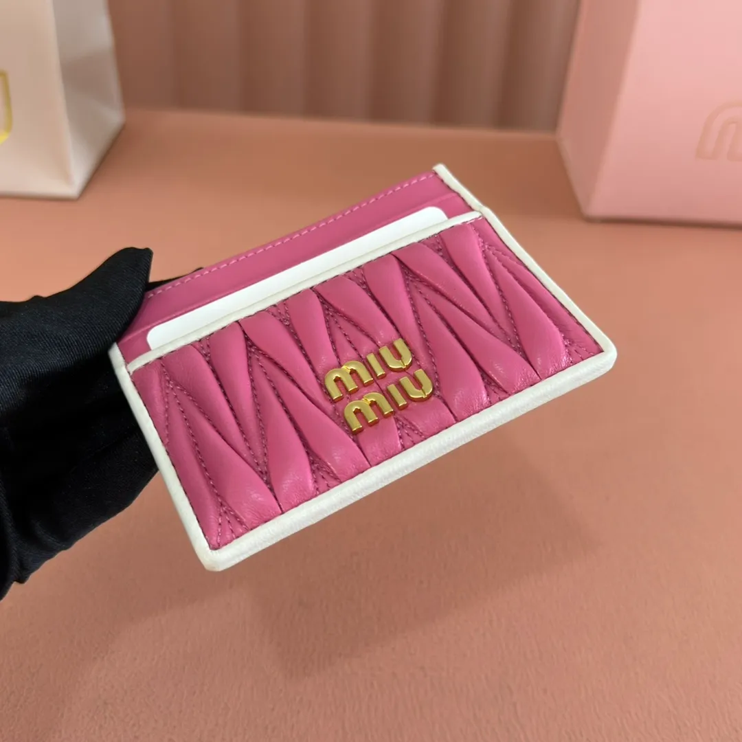 p420. 💋💋💋【Configured with full set of counter packaging】🔥 MM latest version cket wallet new card holder, 💗💗 5MC076 pink and white, the latest series of card holders in the counter, small and exquisite, double-sided card slots, practical and fashionable design 🔥 Made of top imported lambskin 🎉