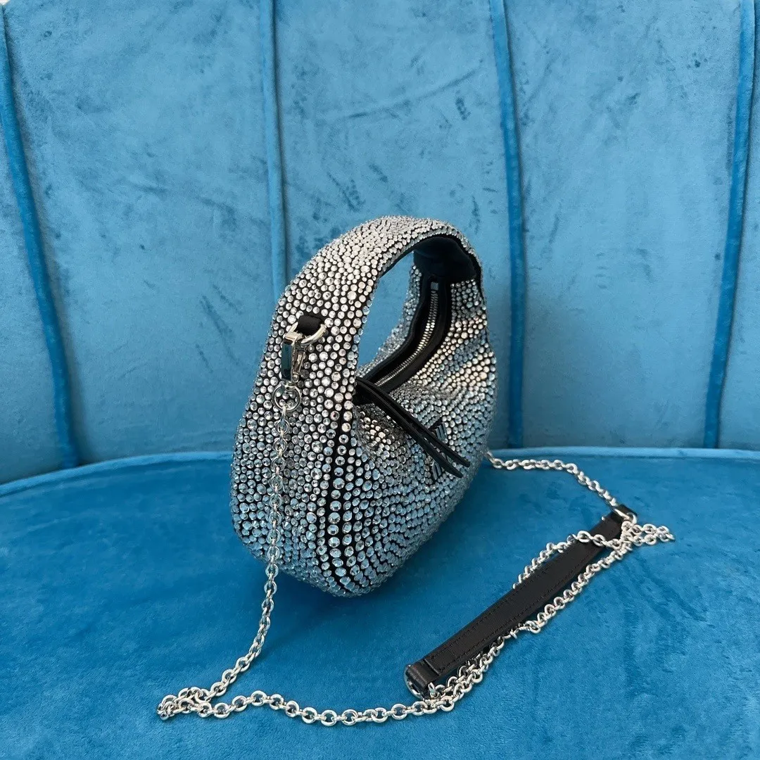 p1560💋💋💋【Full set of packages at the counter】🍒M Home🍒5B078M Home's new mini diamond bag, this handbag is covered with a geometric pattern composed of artificial crystals, with exquisite details. The classic letter logo adds a unique style and recognition. The long metal chain shoulder strap is matched with leather shoulder pads for better practicality. Steel hardware, satin lining, size: 17cm X 10 X 6cm,