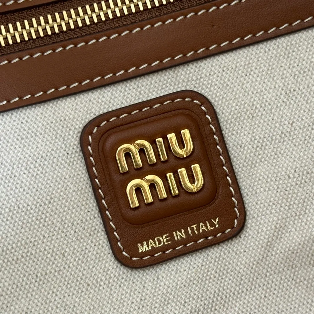 p1600💋💋💋 Equipped with a full set of packaging at the counter [Special grade hardware original leather] Beau denim color-blocked handbag/shoulder bag ~ brown stripe [new version briefcase] This Beau handbag is made of soft and smooth cow leather, with exquisite details such as gold-plated hardware and accessories, and the embossed letter logo highlights the classic style. Size: W34×H23×D10cm No.: _5BB117, 5bb163