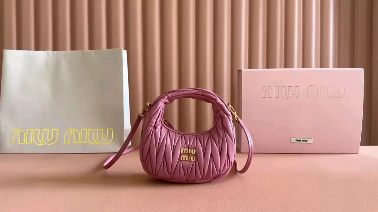 💋💋💋 Equipped with a full set of packaging at the counter [Super Grade Hardware Original Leather] Wander Matelasse Sheep Leather Hobo Mini Handbag/Crossbody Bag～Sheepskin Size: W17.5×H14×D5.5cm Number: 5BP156