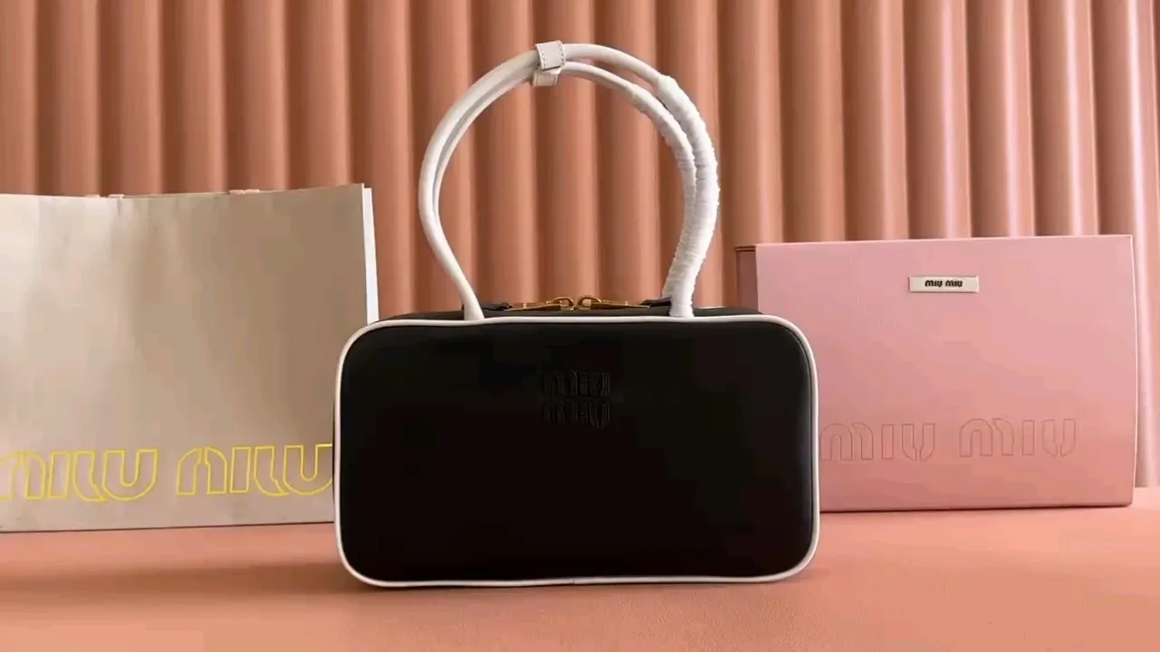 p1700💋💋💋 Equipped with a full set of packaging at the counter [special grade hardware original leather] Beau cow leather color-blocked handbag/shoulder bag~