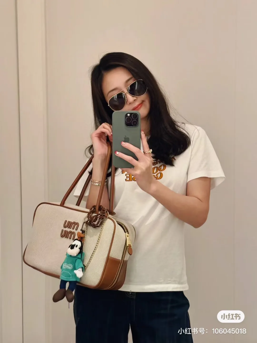 p1760. MIU's new product [original leather with counter packaging] Beau cow leather handbag/shoulder bag ~ canvas with brown leather [new version briefcase] This Beau handbag is made of soft and smooth cow leather, with exquisite details such as gold-plated hardware and accessories, and the embossed letter logo highlights the classic style. Size:W34×H23×D10cm