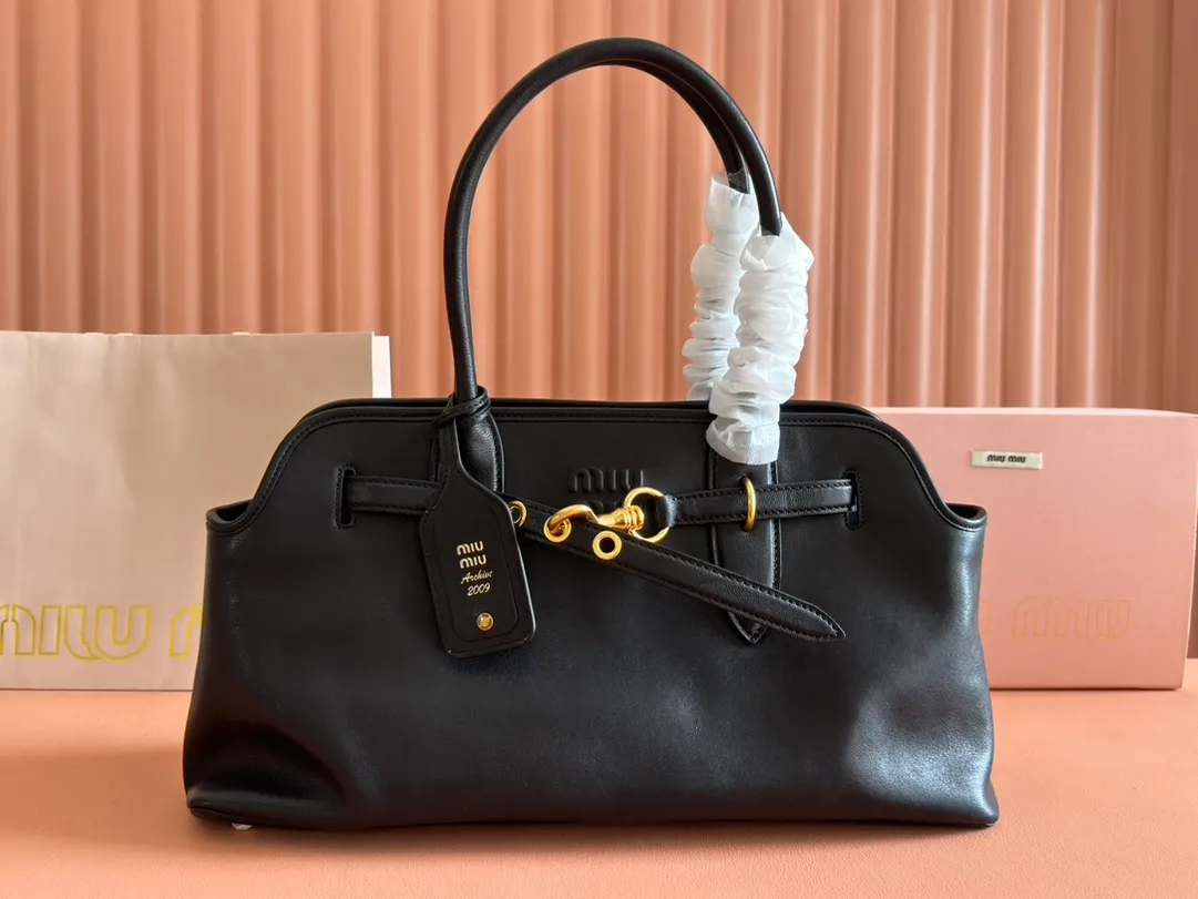 💕💕【New Product】Miu Home👉 MiuMiu new Aventure Nappa leather handbag, heather, brown, black/original leather shipped! 🐲Model: 5BG310. Combination short video