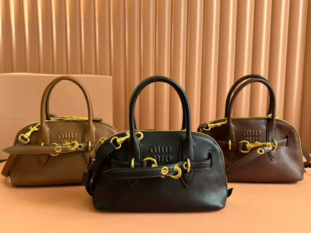 p1900💋💋💋【Original leather configuration and counter packaging】Miu Aventure Nappa bowling bag is made of top-quality retro vegetable soft sheepskin.