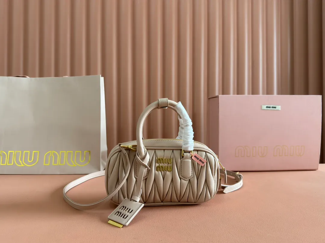 💋💋💋[Equipped with full counter packaging, premium hardware and original leather] Arcadie sheepskin mini (19cm) bowling handbag/crossbody bag~