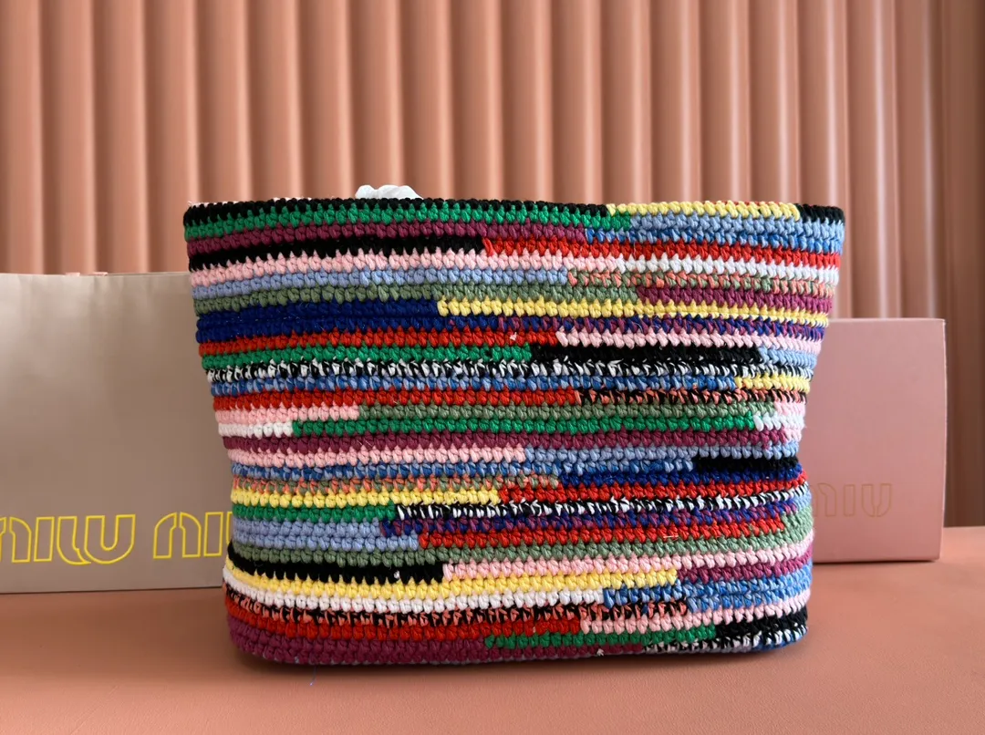 p1760💋💋💋【Full set of packaging at the counter】M Home 🍒5BG228, imported raffia straw and cotton thread woven rainbow tote bag, the only matching quality in the market, iconic MiuMiu embroidery on the front, cotton lining, ultra-light, large capacity, essential for travel, suitable for all seasons, super beautiful in kind, size: 40X34X16CM.