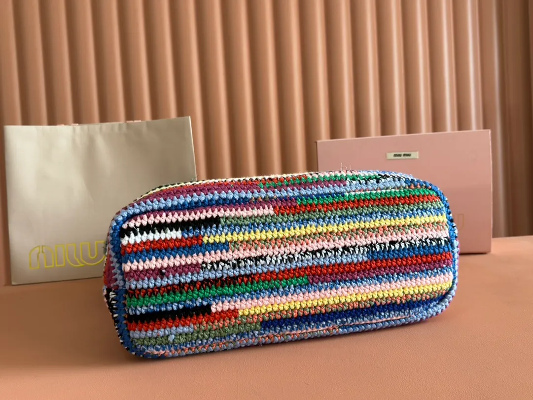p1760💋💋💋【Full set of packaging at the counter】M Home 🍒5BG228, imported raffia straw and cotton thread woven rainbow tote bag, the only matching quality in the market, iconic MiuMiu embroidery on the front, cotton lining, ultra-light, large capacity, essential for travel, suitable for all seasons, super beautiful in kind, size: 40X34X16CM.