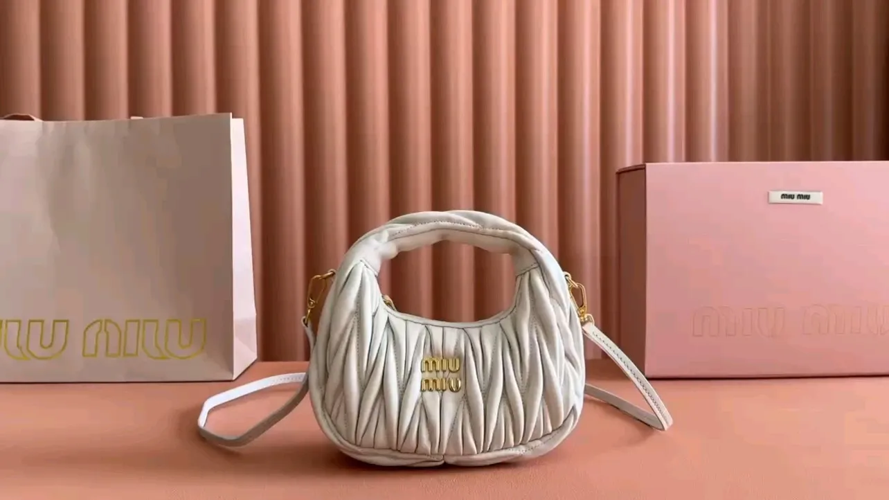 💋💋💋 Equipped with a full set of packaging at the counter [Super Grade Hardware Original Leather] Wander Matelasse Sheep Leather Hobo Mini Handbag/Crossbody Bag～Sheepskin Size: W17.5×H14×D5.5cm Number: 5BP156