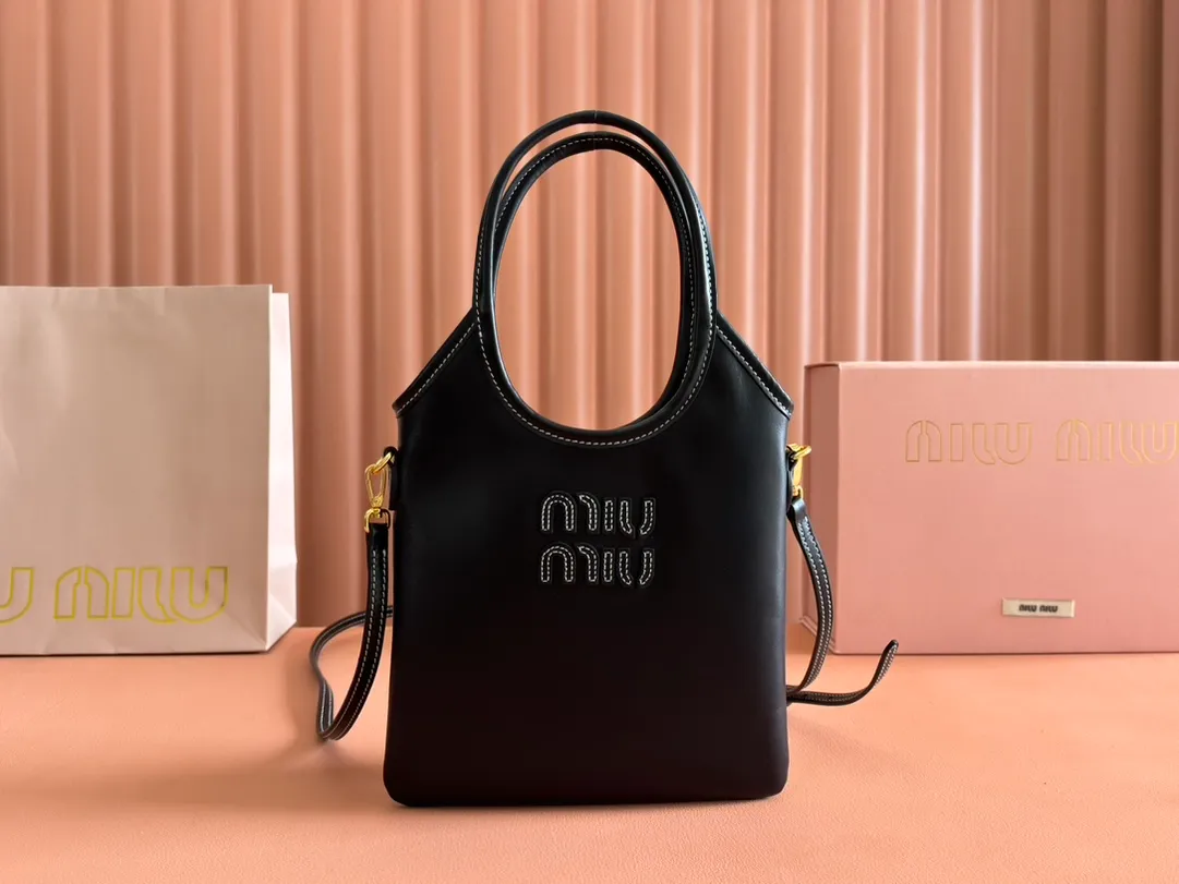 p1240💋💋💋【Equipped with full set of counter packaging and premium hardware original leather】IVY cow leather tote bag small handbag/crossbody bag~ This cowhide leather tote bag is decorated with metal details brand letter logo, showing classic style and very recognizable. Size: W20×H24cm No./5BG281