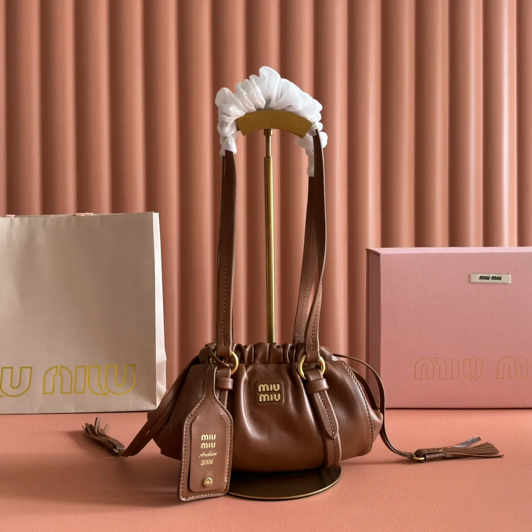 p1400💋💋💋【Full set of packaging at the counter】25 new JIOE medieval armpit dumpling bags, brand new sheepskin, with steel aged metal hardware, high-end and elegant texture, the bag mouth is designed with a drawstring girdle, the fine ruffled lace is three-dimensional and playful, high-end yet lazy and casual, the unique design looks good on anyone who uses it Model: 5BP178 Size: 22*7*15