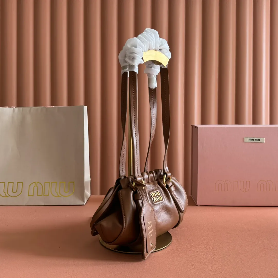 p1400💋💋💋【Full set of packaging at the counter】25 new JIOE medieval armpit dumpling bags, brand new sheepskin, with steel aged metal hardware, high-end and elegant texture, the bag mouth is designed with a drawstring girdle, the fine ruffled lace is three-dimensional and playful, high-end yet lazy and casual, the unique design looks good on anyone who uses it Model: 5BP178 Size: 22*7*15