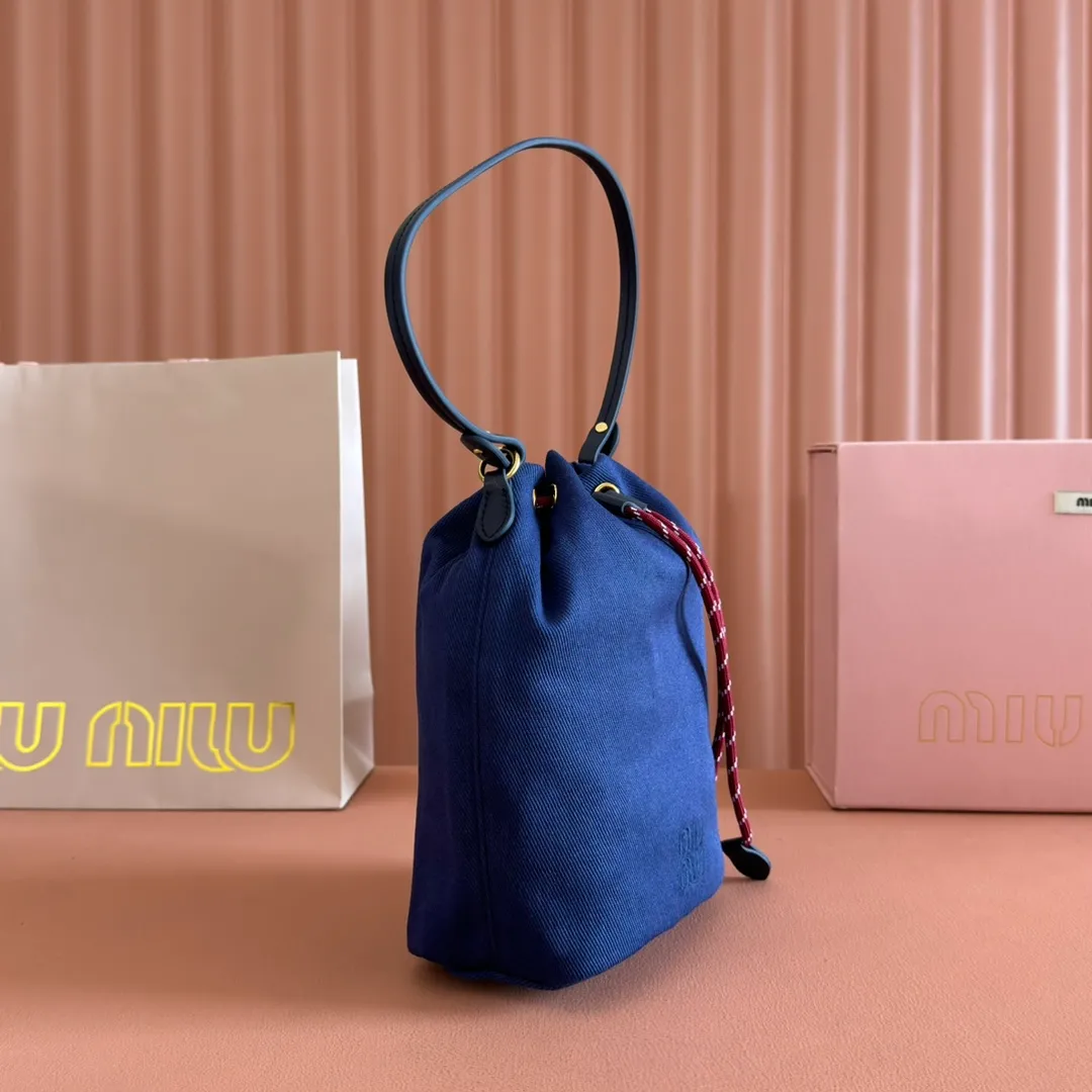 p960💋💋💋 [Configured with full package at the counter] 5NR038, new canvas bucket bag, made of twill waterproof canvas fabric, high-end and practical texture, iconic embroidered micro-label on the front, unique colorful woven drawstring at the bag mouth, the absolute best value for money, can be carried by hand or under the armpit, and you can also wear it with a shoulder strap according to your personal preference, casual and versatile, forged lining, ultra-light, excellent capacity Dimensions: 16 X22.5 X10.5 cm