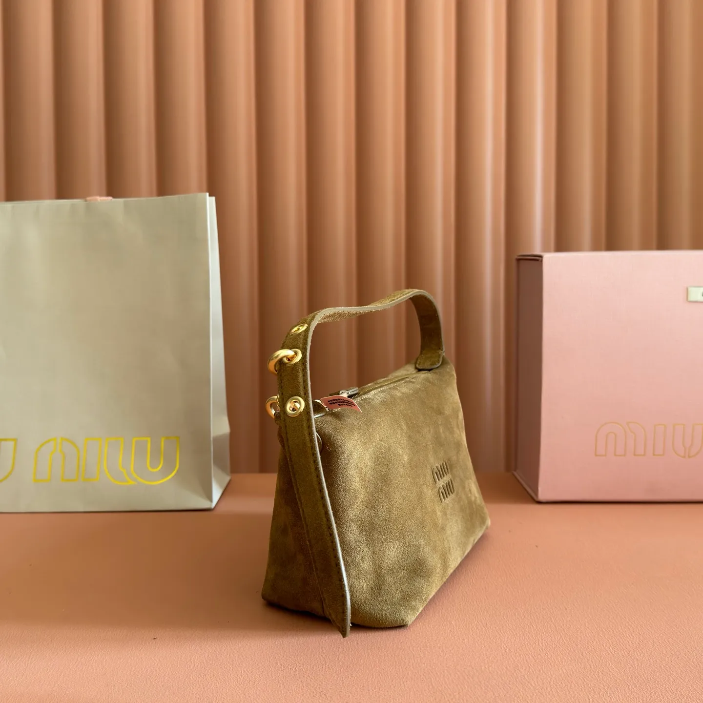 p1160💋💋💋【Full set of packaging at the counter】5NE841, new lunch box bag, frosted front with iconic Miu logo, cotton lining, ultra-light, large capacity, looks good with any combination, suitable for all seasons, size: bottom length 19cm, opening width 25.5cm, height 14cm, bottom width 10cm