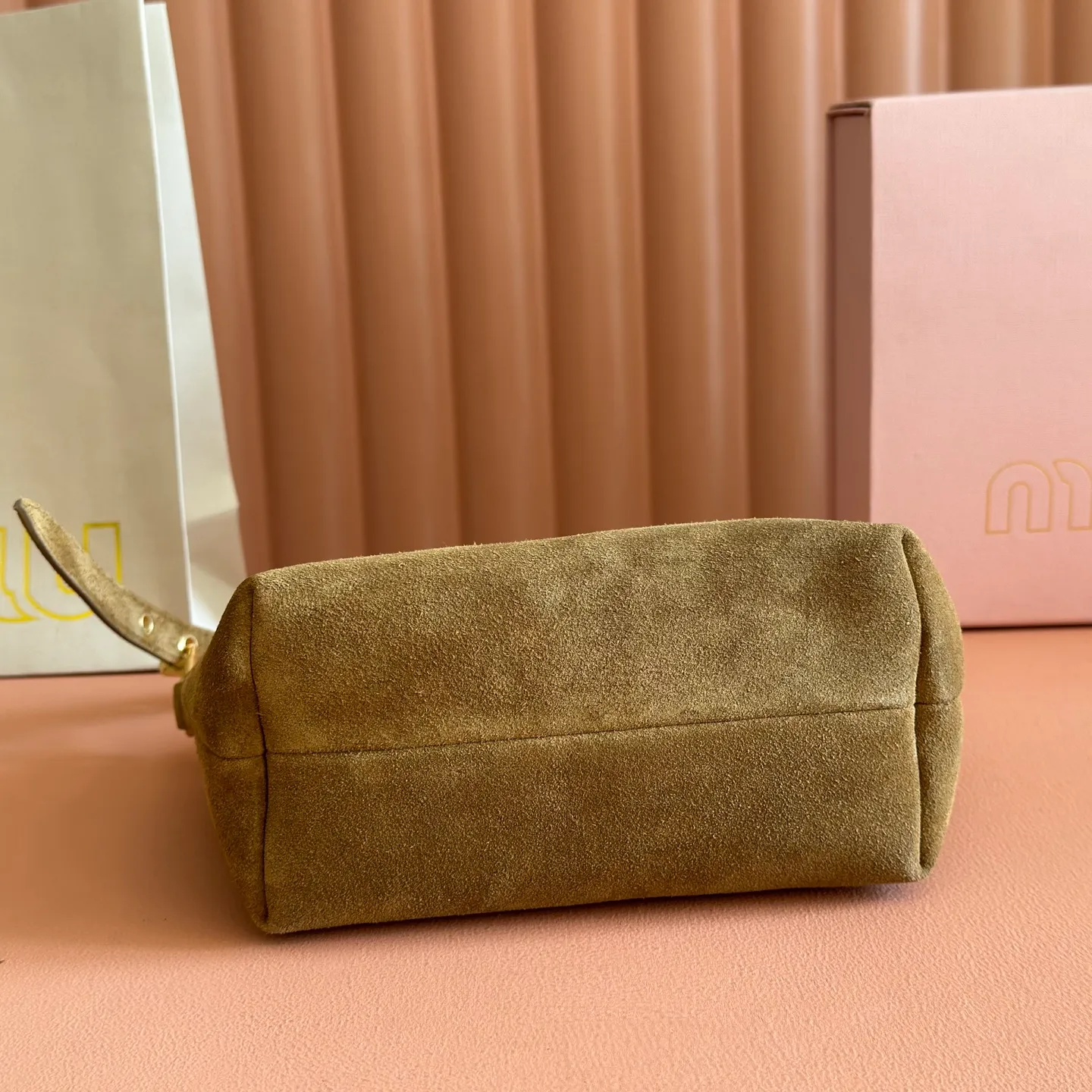 p1160💋💋💋【Full set of packaging at the counter】5NE841, new lunch box bag, frosted front with iconic Miu logo, cotton lining, ultra-light, large capacity, looks good with any combination, suitable for all seasons, size: bottom length 19cm, opening width 25.5cm, height 14cm, bottom width 10cm