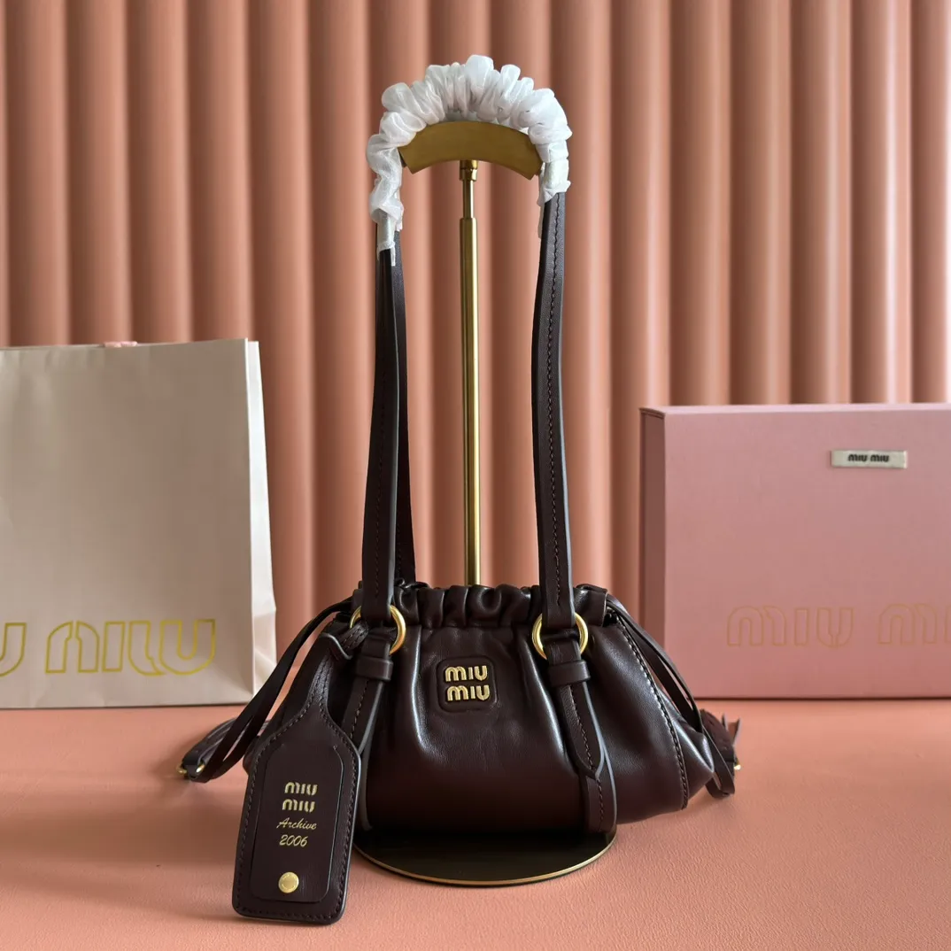 p1400💋💋💋【Full set of packaging at the counter】25 new JIOE medieval armpit dumpling bags, brand new sheepskin, with steel aged metal hardware, high-end and elegant texture, the bag mouth is designed with a drawstring girdle, the fine ruffled lace is three-dimensional and playful, high-end yet lazy and casual, the unique design looks good on anyone who uses it Model: 5BP178 Size: 22*7*15
