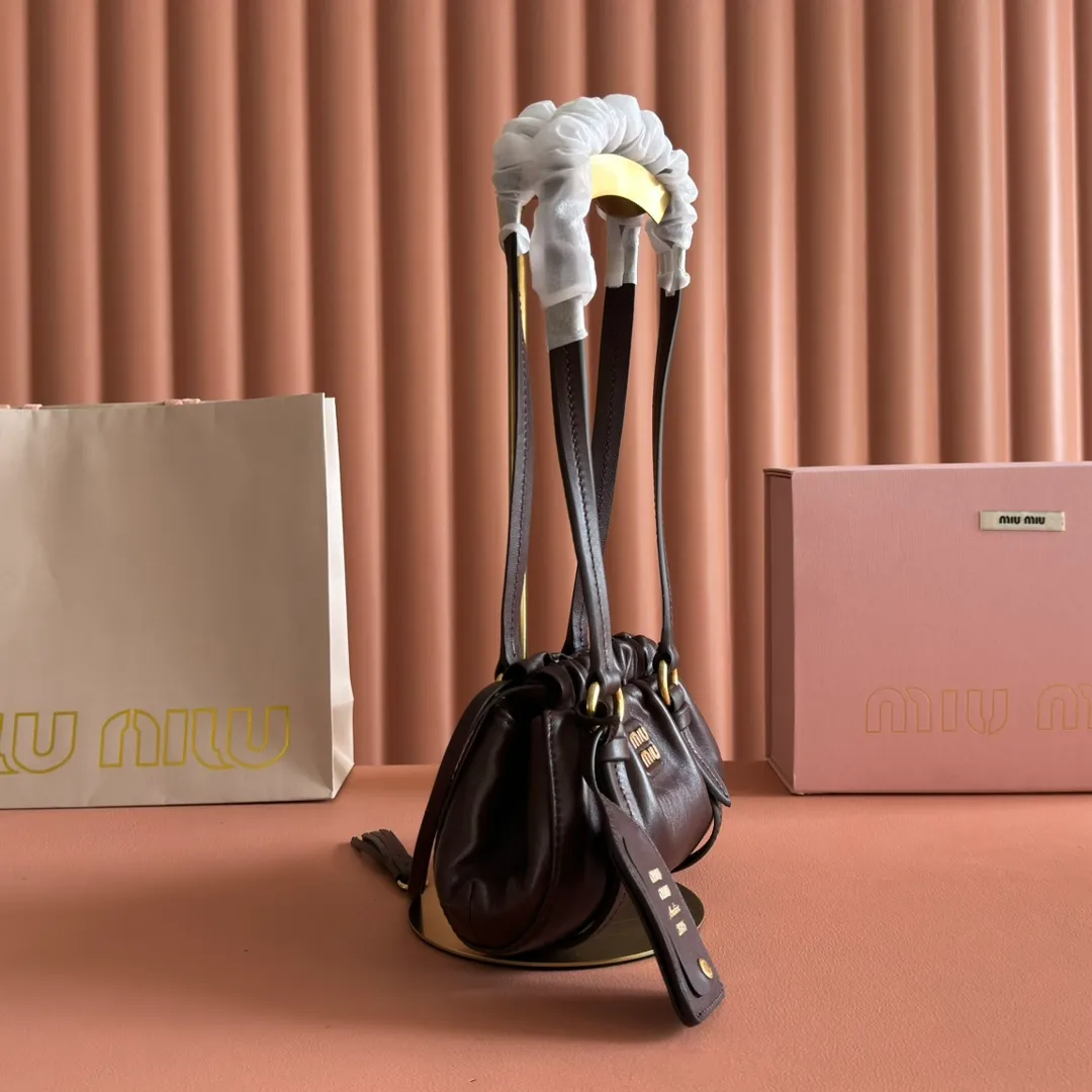 p1400💋💋💋【Full set of packaging at the counter】25 new JIOE medieval armpit dumpling bags, brand new sheepskin, with steel aged metal hardware, high-end and elegant texture, the bag mouth is designed with a drawstring girdle, the fine ruffled lace is three-dimensional and playful, high-end yet lazy and casual, the unique design looks good on anyone who uses it Model: 5BP178 Size: 22*7*15